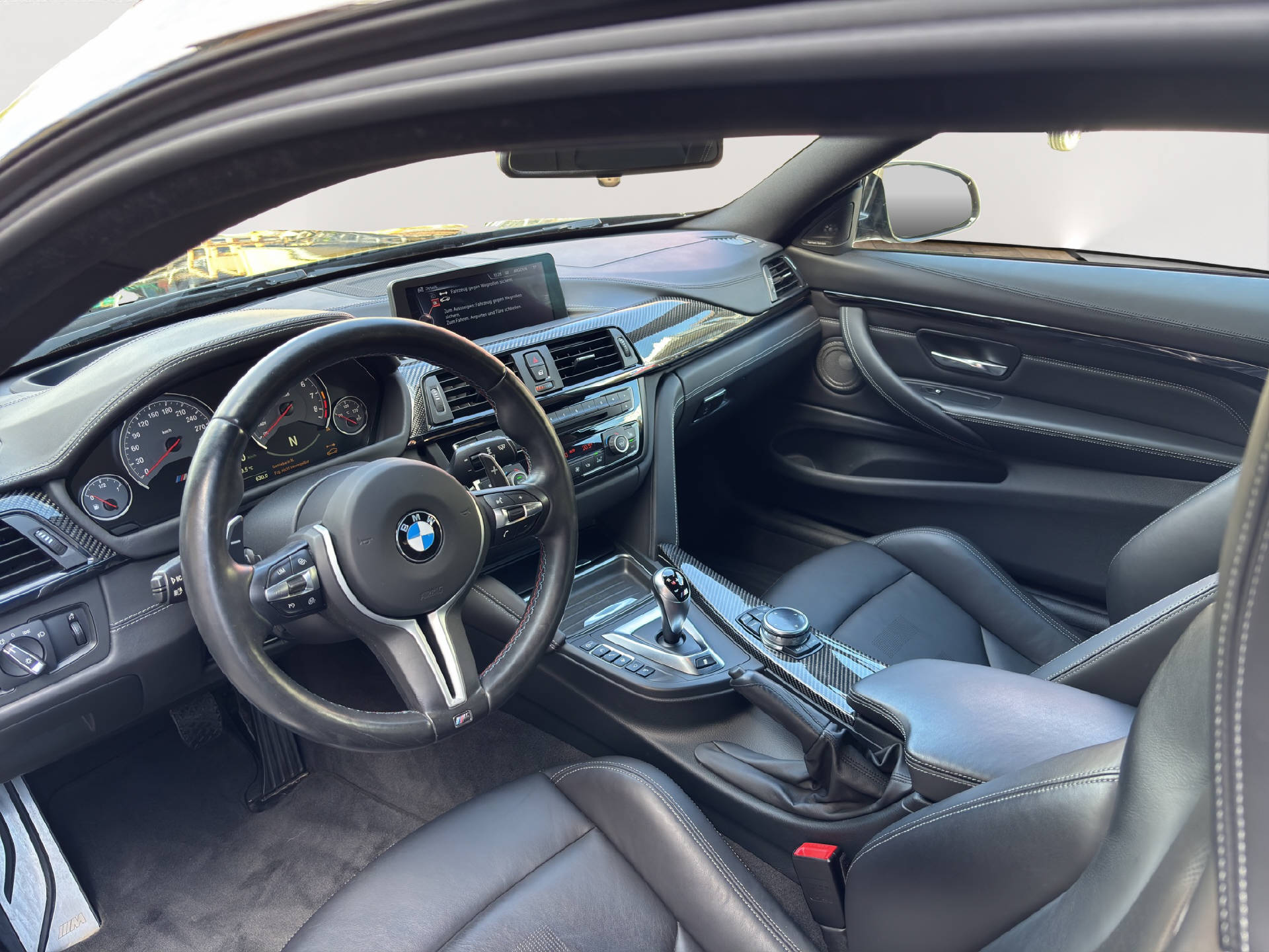BMW M4 Coupé-image-11