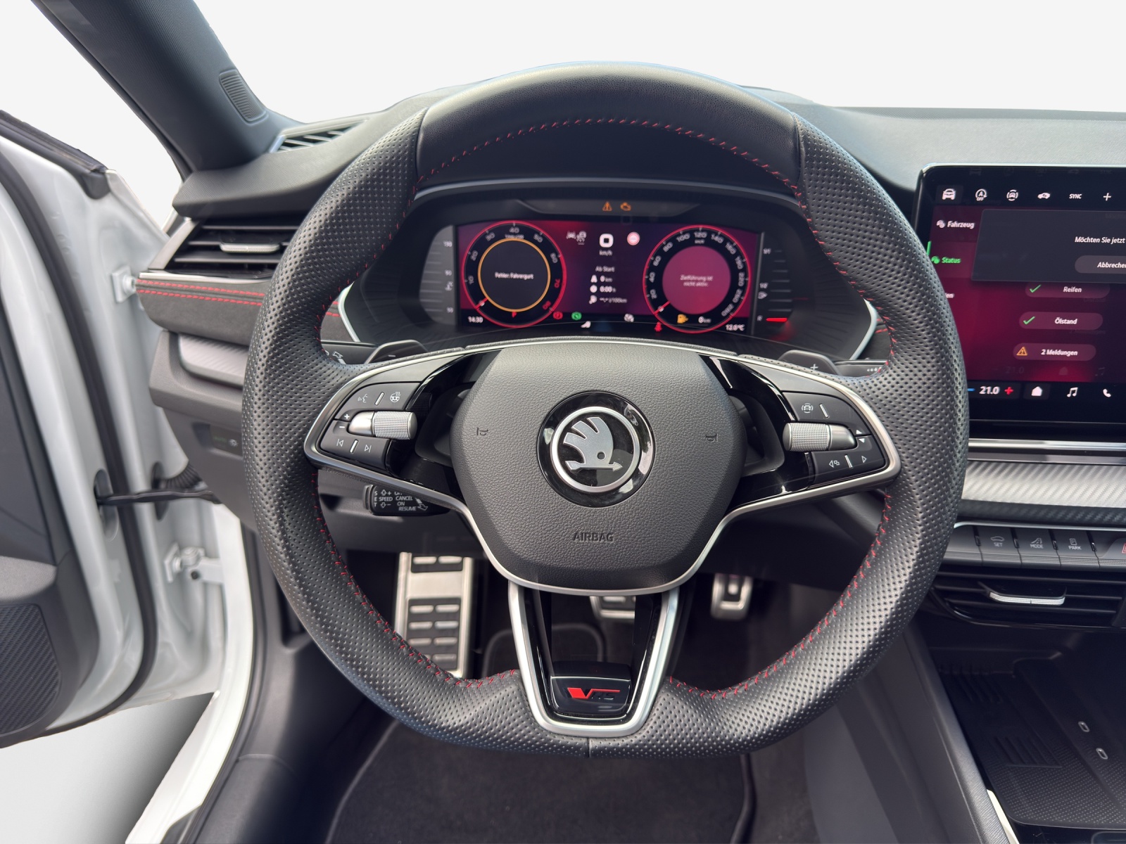 SKODA Octavia Combi 2.0 TSI DSG RS-image-9