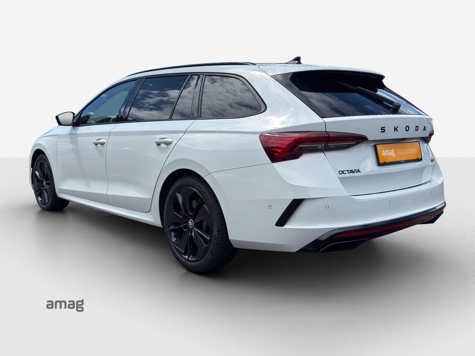 SKODA Octavia Combi 2.0 TSI DSG RS-image-2