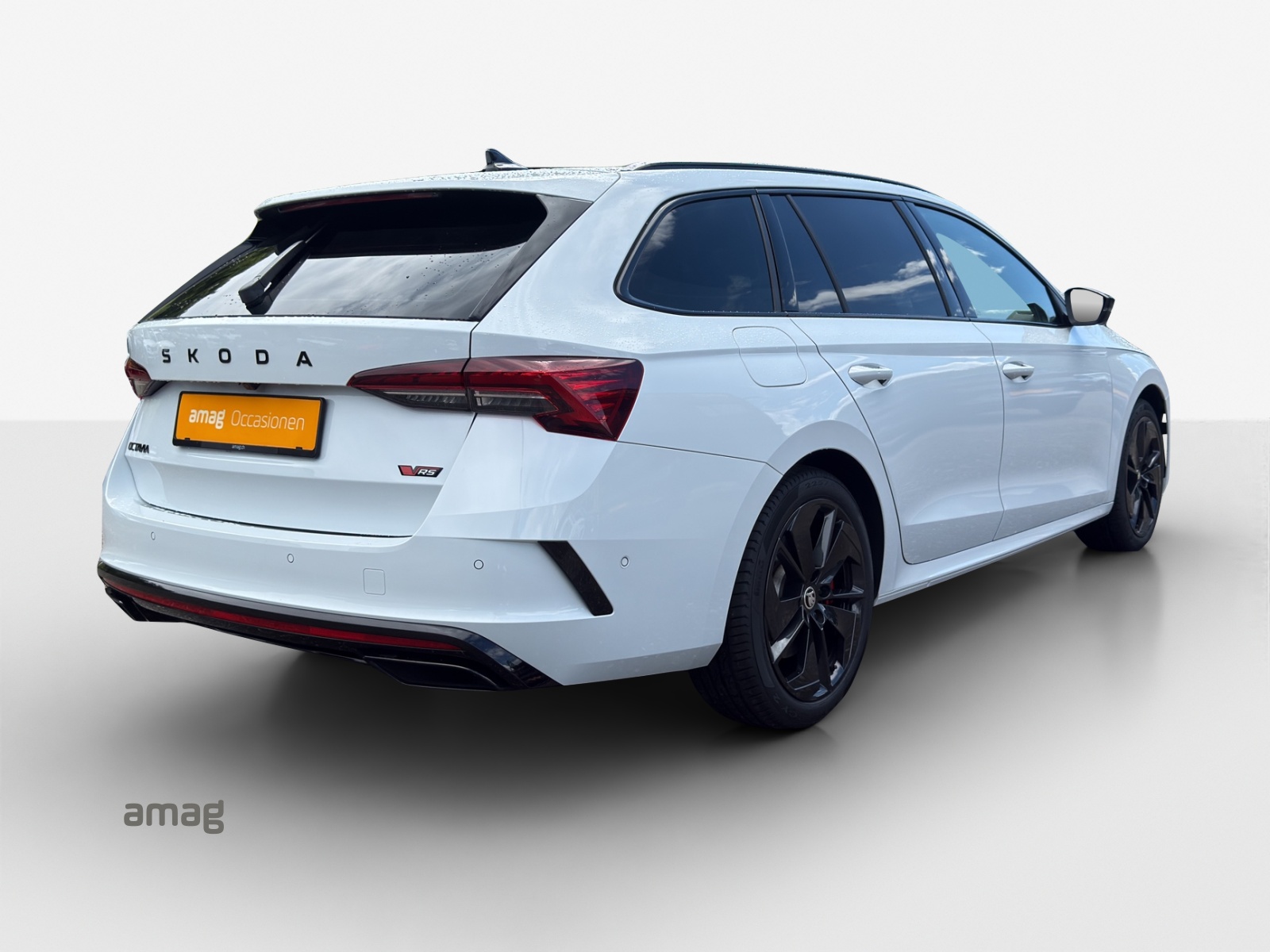SKODA Octavia Combi 2.0 TSI DSG RS-image-4