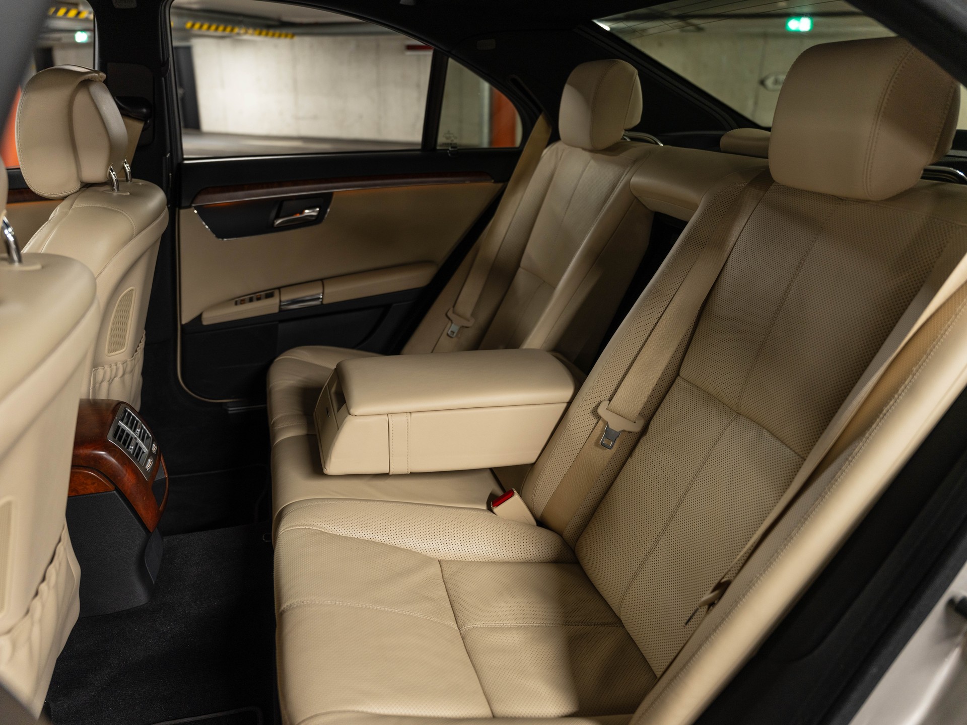 MERCEDES-BENZ S 500 4Matic 7G-Tronic AMG-PAKET-image-29