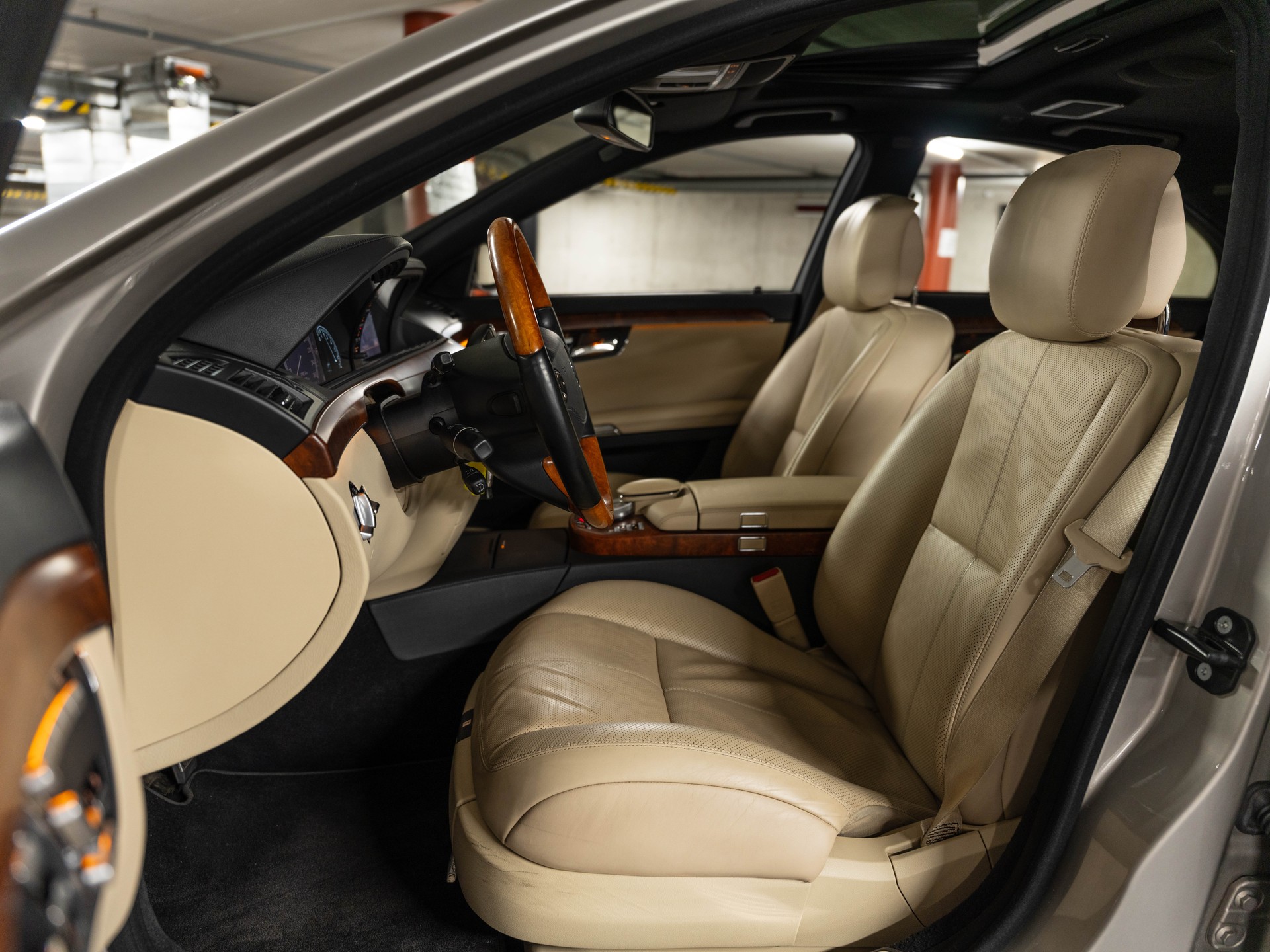 MERCEDES-BENZ S 500 4Matic 7G-Tronic AMG-PAKET-image-25