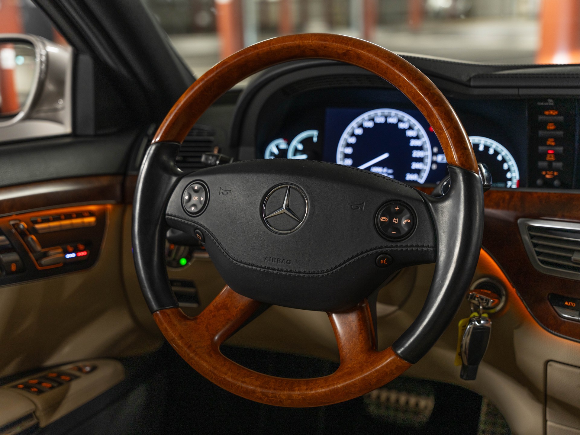 MERCEDES-BENZ S 500 4Matic 7G-Tronic AMG-PAKET-image-14