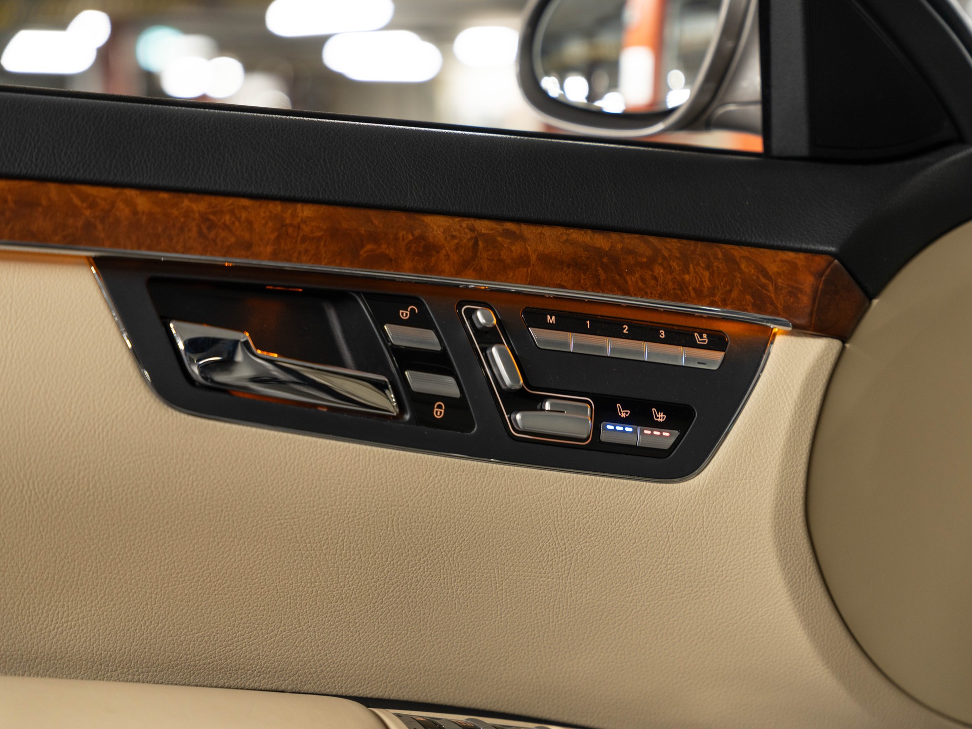 MERCEDES-BENZ S 500 4Matic 7G-Tronic AMG-PAKET-image-21