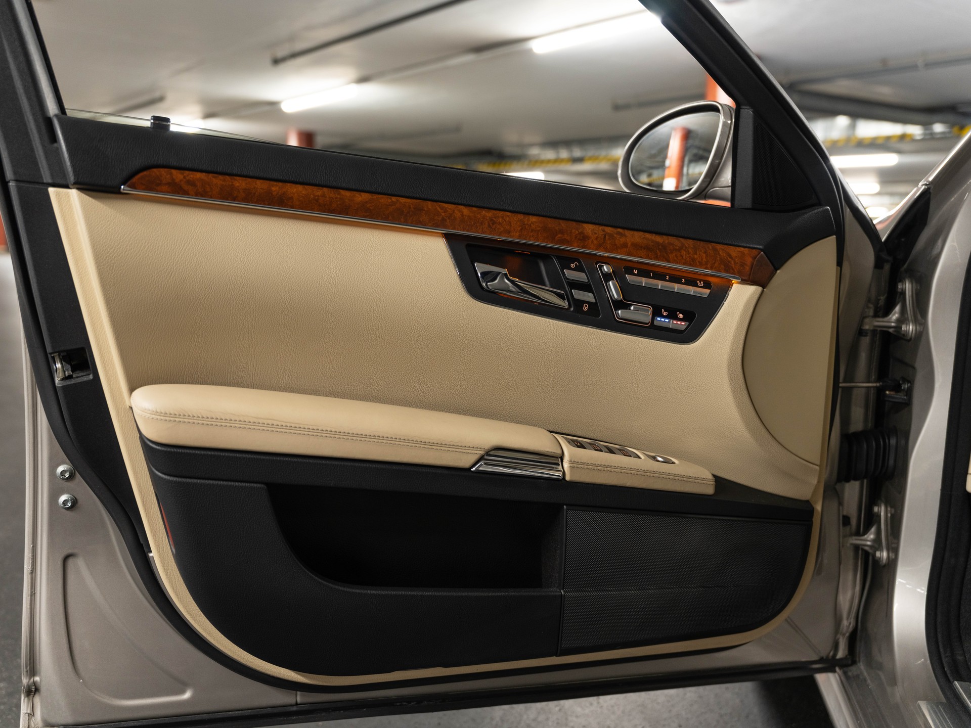 MERCEDES-BENZ S 500 4Matic 7G-Tronic AMG-PAKET-image-22