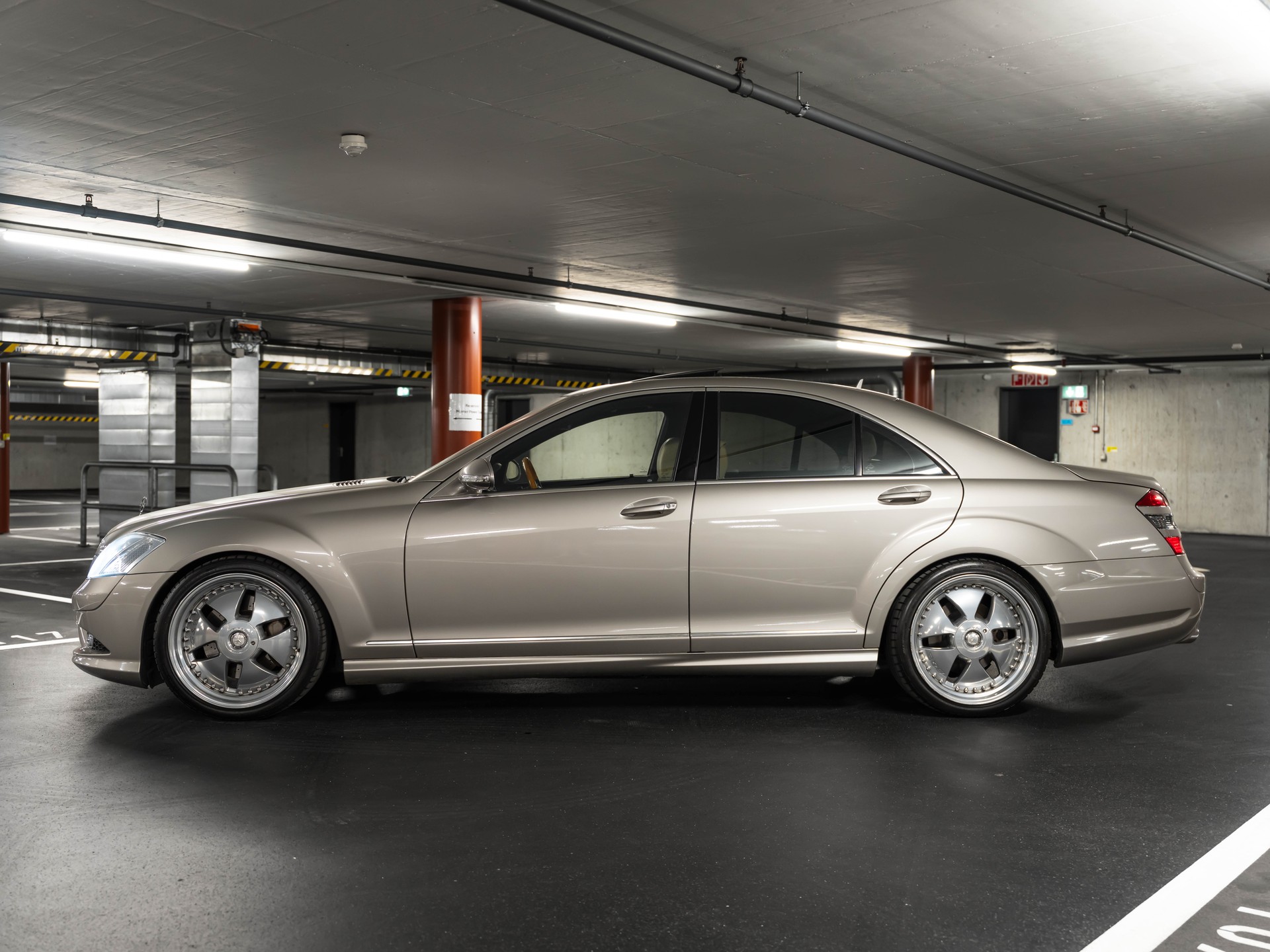 MERCEDES-BENZ S 500 4Matic 7G-Tronic AMG-PAKET-image-4