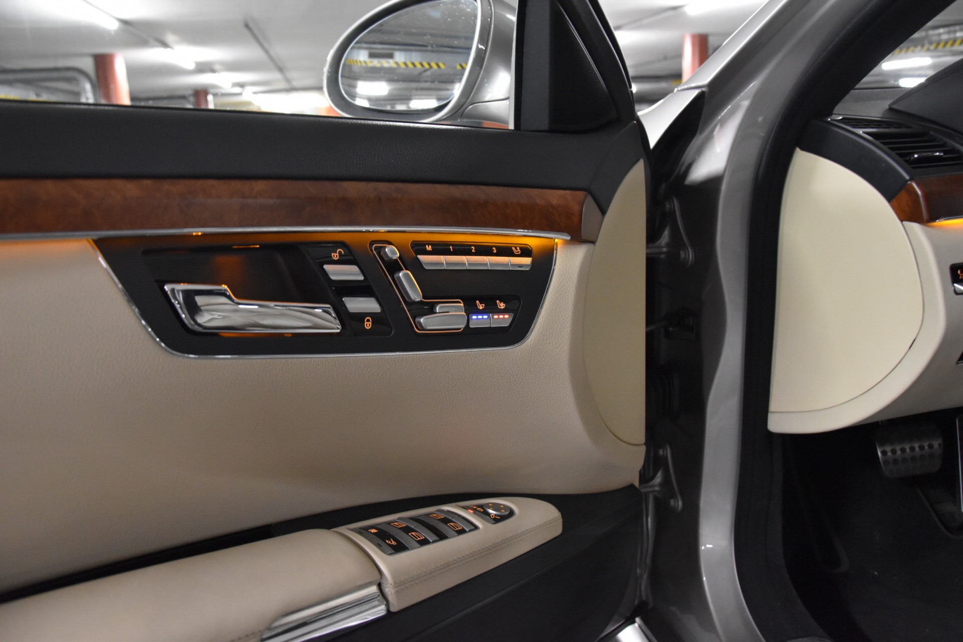 MERCEDES-BENZ S 500 4Matic 7G-Tronic AMG-PAKET-image-23
