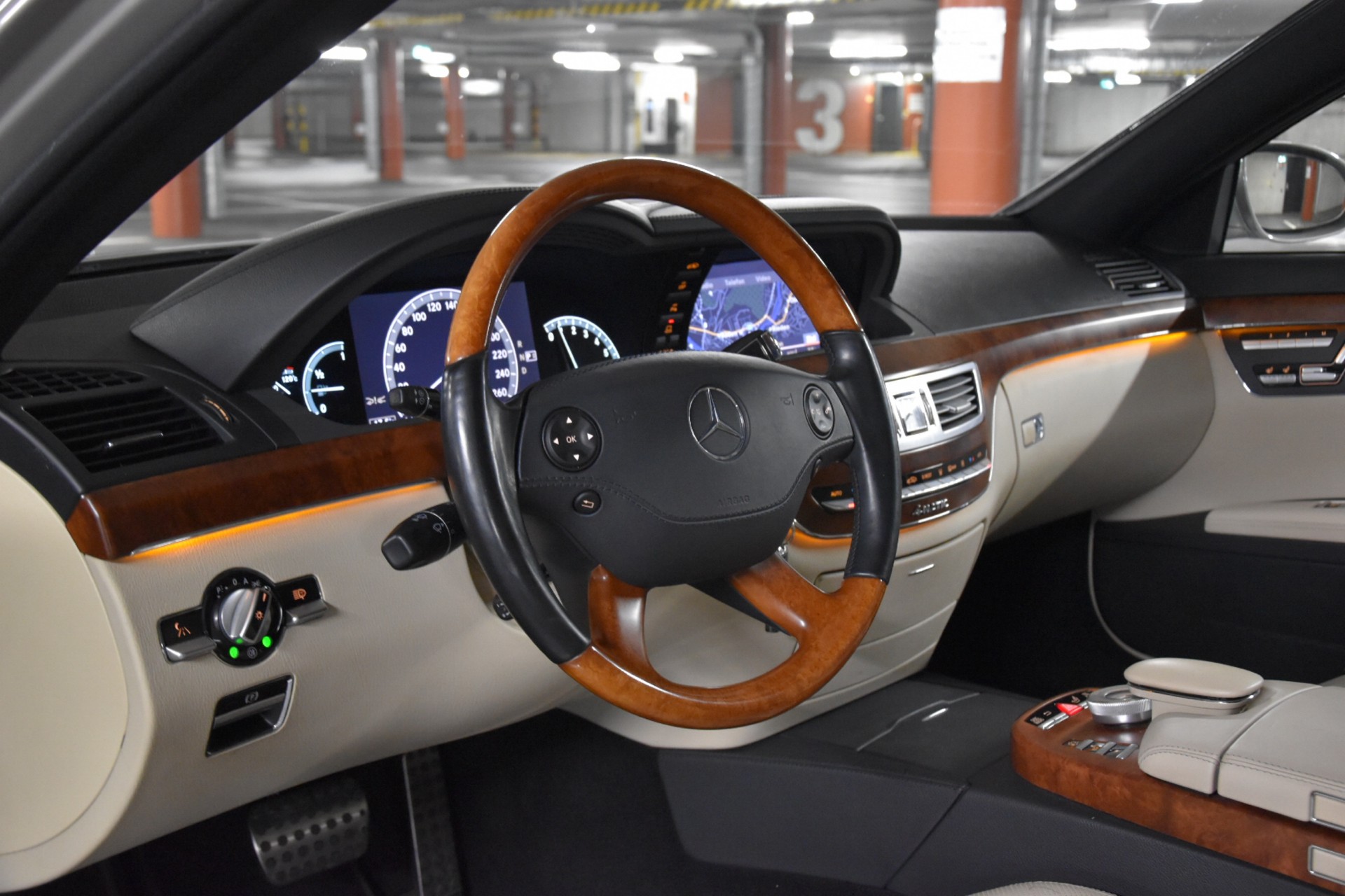 MERCEDES-BENZ S 500 4Matic 7G-Tronic AMG-PAKET-image-25