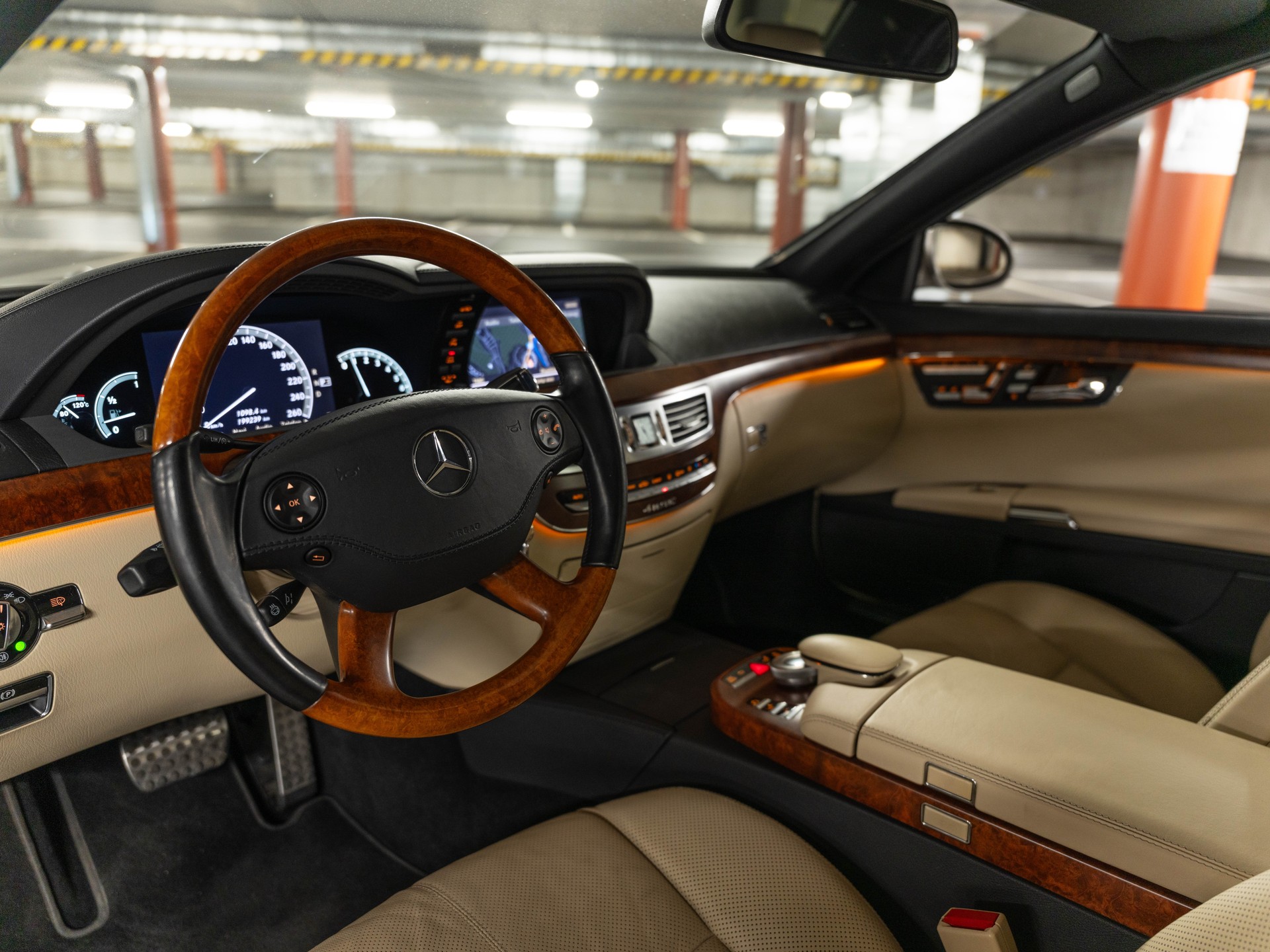MERCEDES-BENZ S 500 4Matic 7G-Tronic AMG-PAKET-image-24