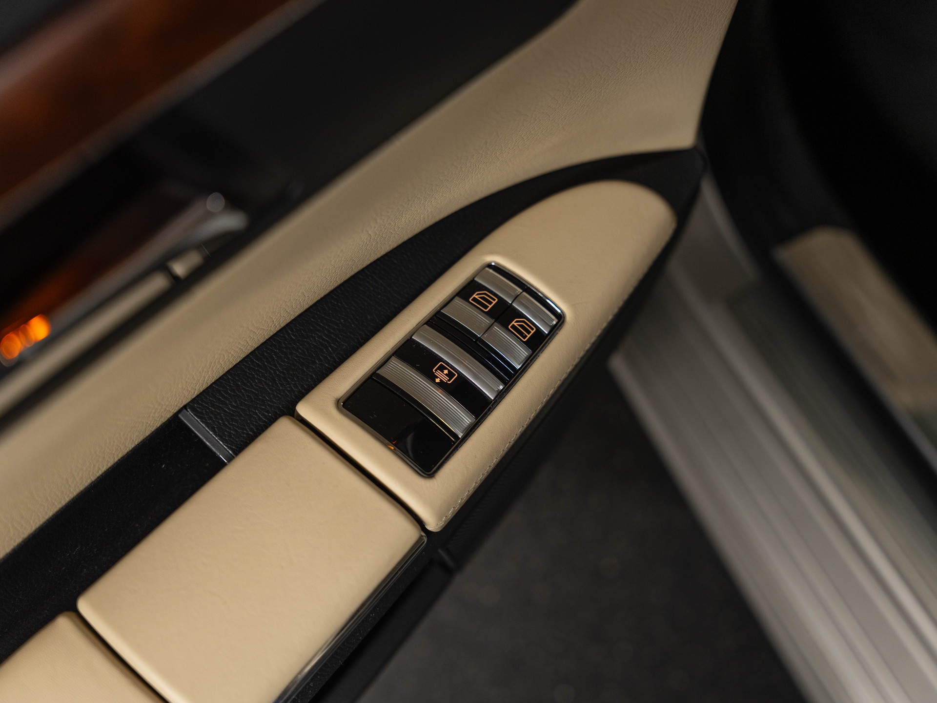 MERCEDES-BENZ S 500 4Matic 7G-Tronic AMG-PAKET-image-23