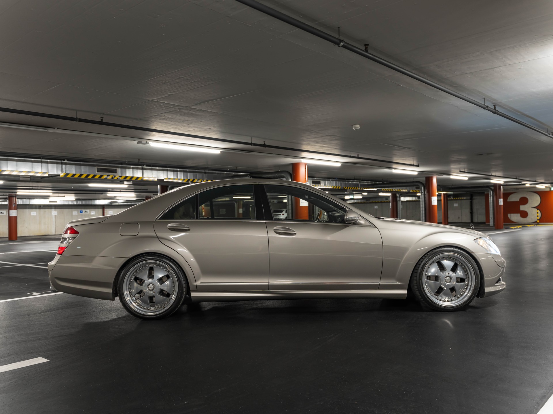 MERCEDES-BENZ S 500 4Matic 7G-Tronic AMG-PAKET-image-10