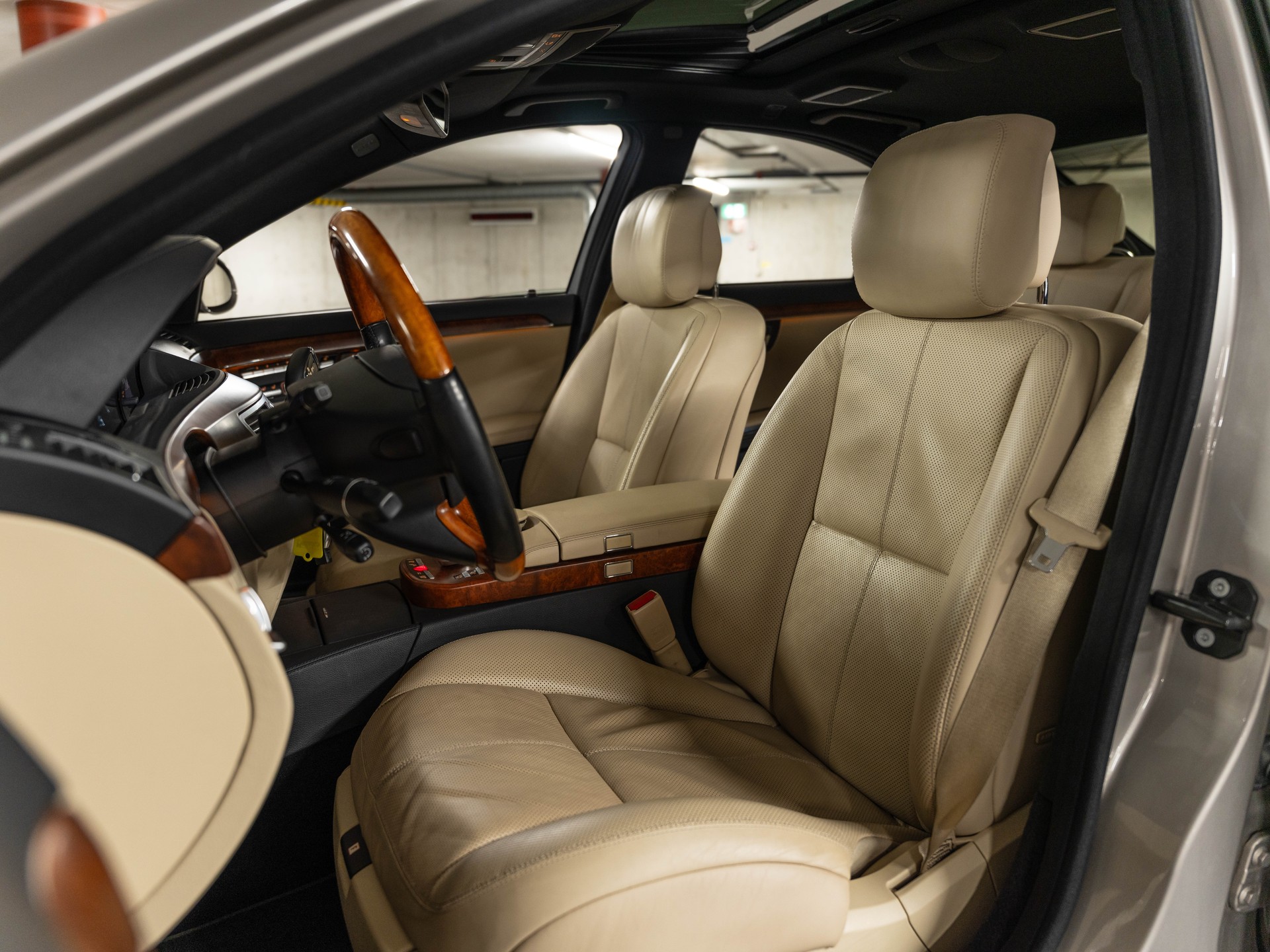 MERCEDES-BENZ S 500 4Matic 7G-Tronic AMG-PAKET-image-26