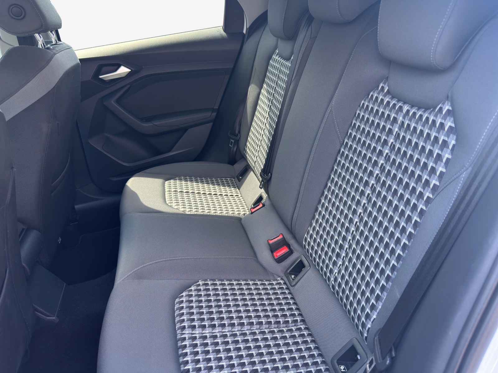 AUDI A1 Sportback 40 TFSI S Line S-tronic-image-11