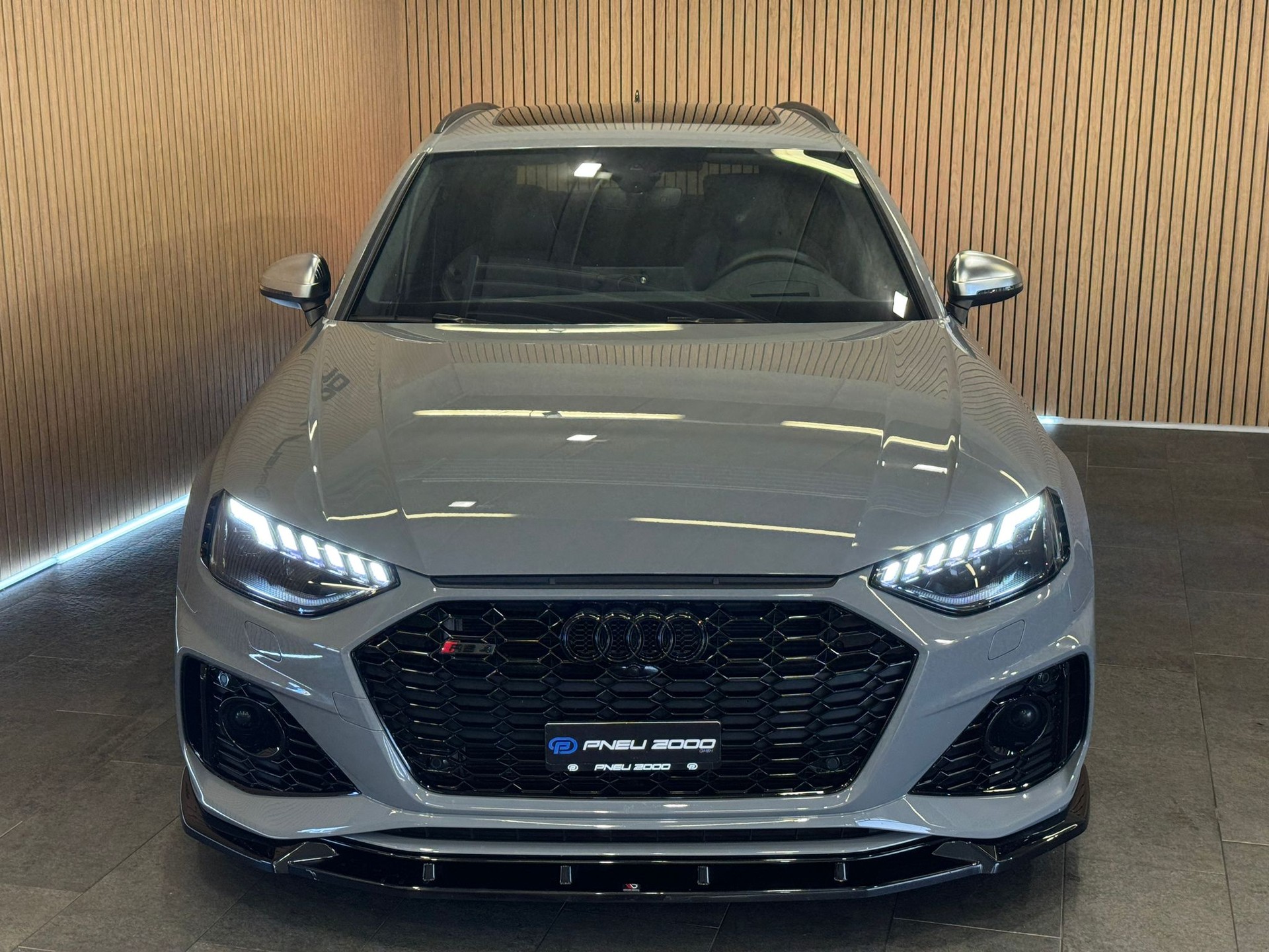 AUDI RS4 Avant quattro tiptronic-showroom-element-1