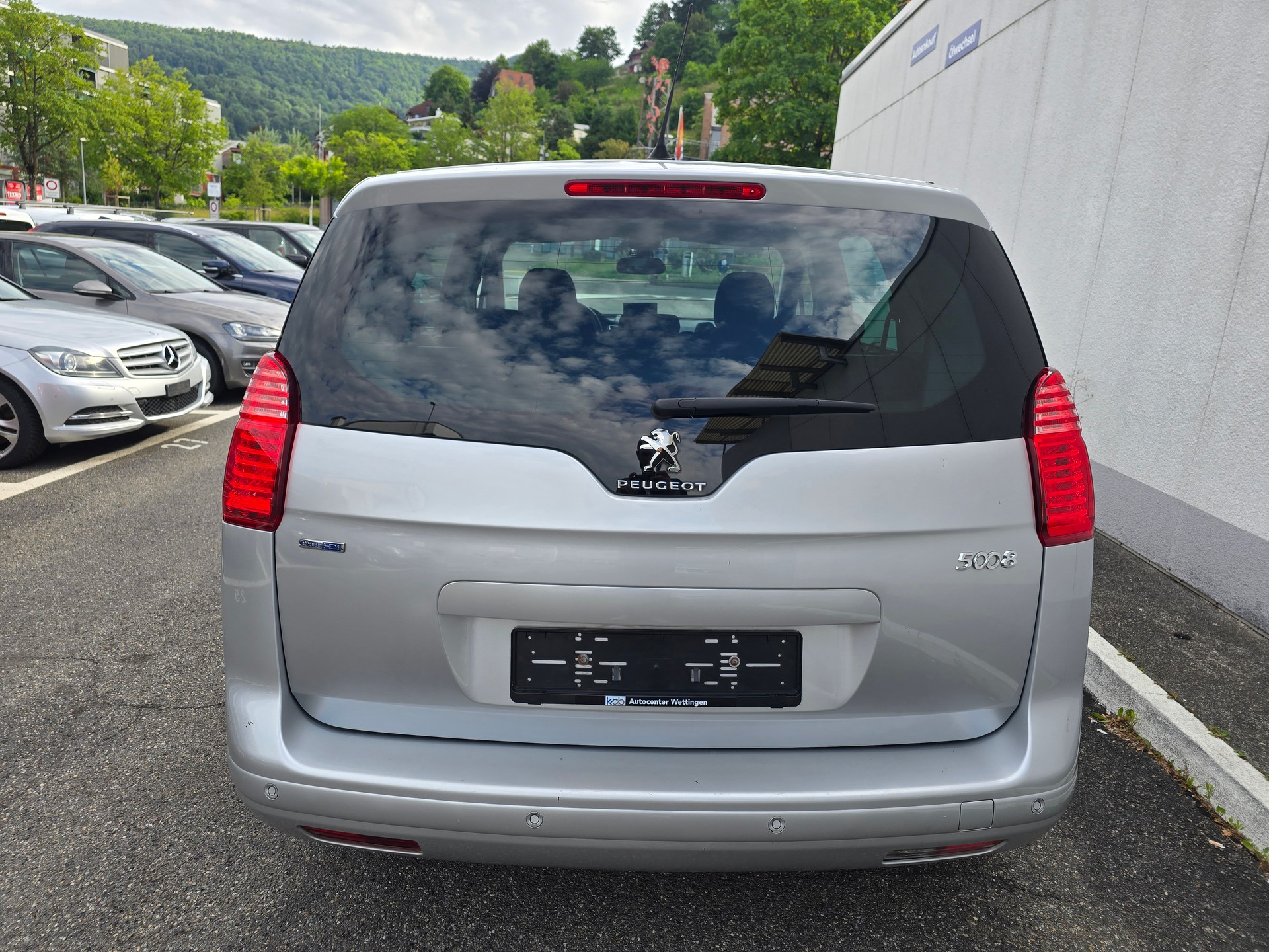 PEUGEOT 5008 1.6 BlueHDi Allure Tiptronic-image-6