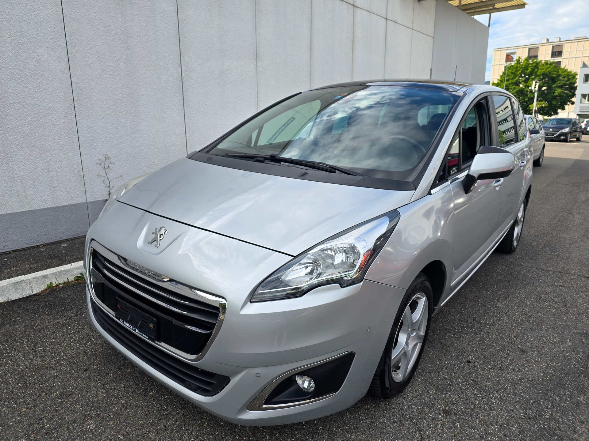 PEUGEOT 5008 1.6 BlueHDi Allure Tiptronic