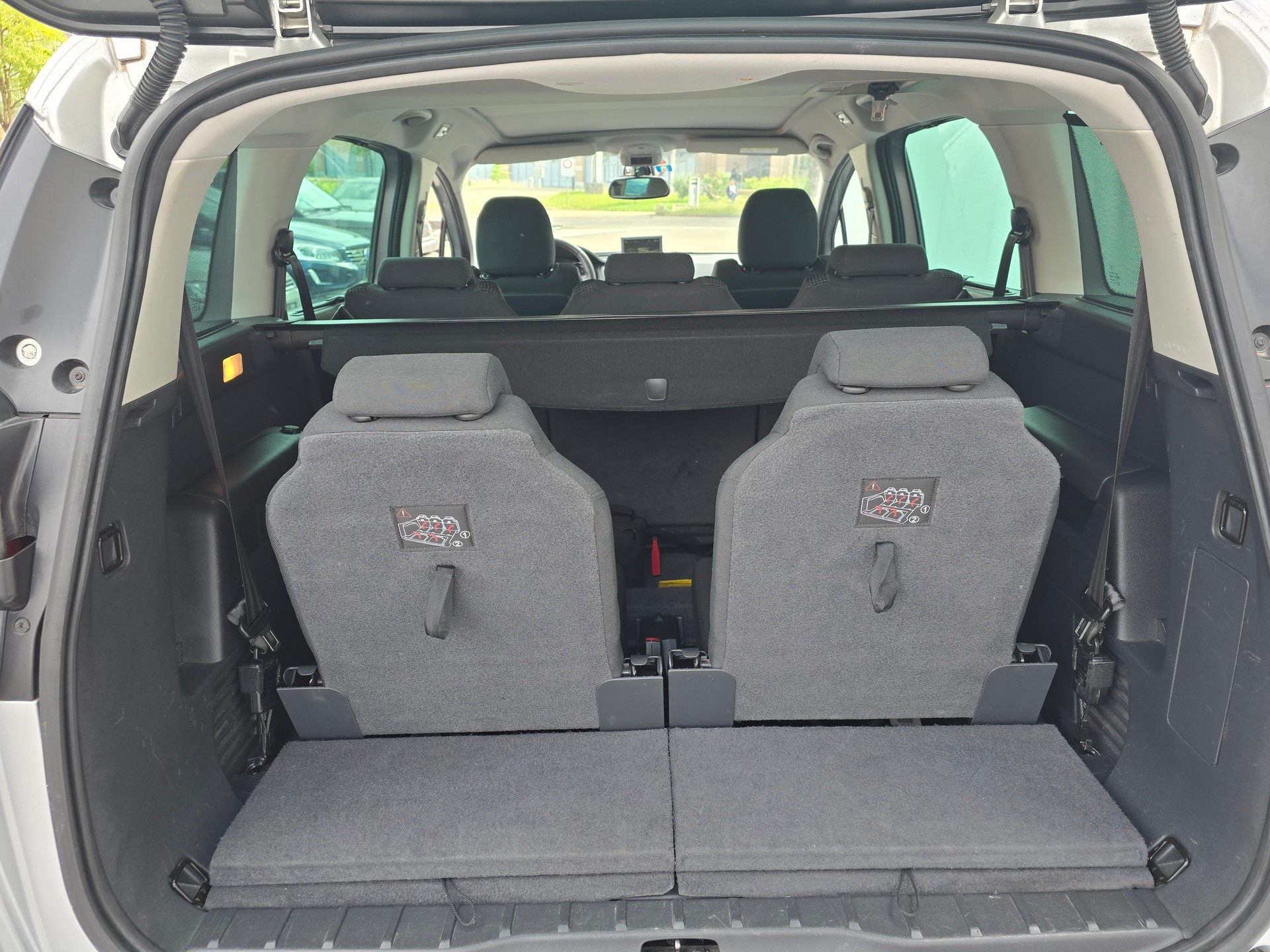 PEUGEOT 5008 1.6 BlueHDi Allure Tiptronic-image-16