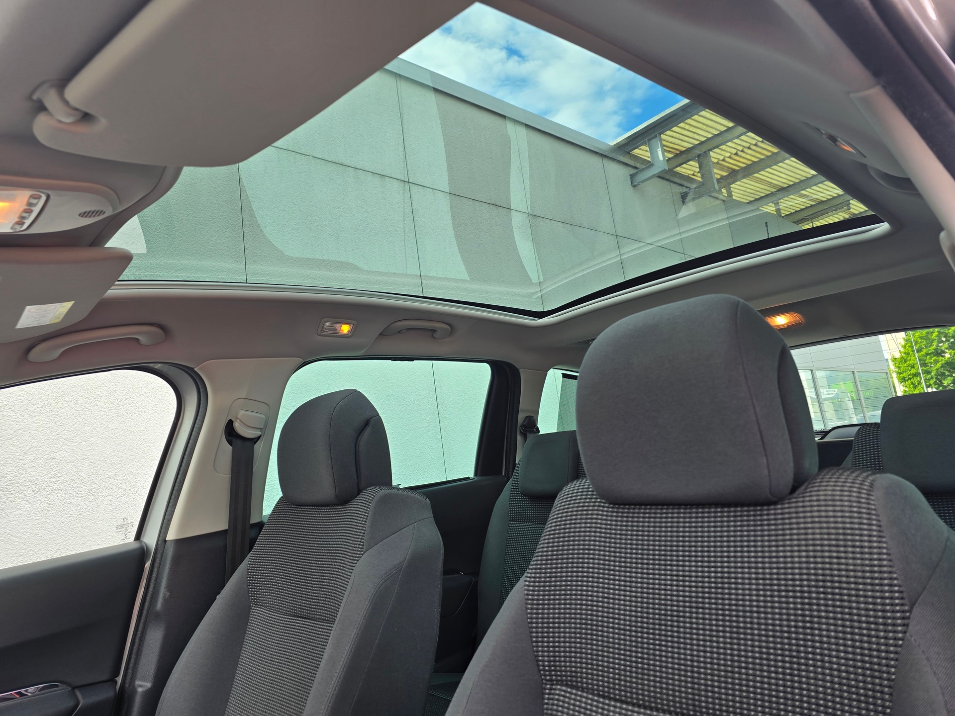 PEUGEOT 5008 1.6 BlueHDi Allure Tiptronic-image-9