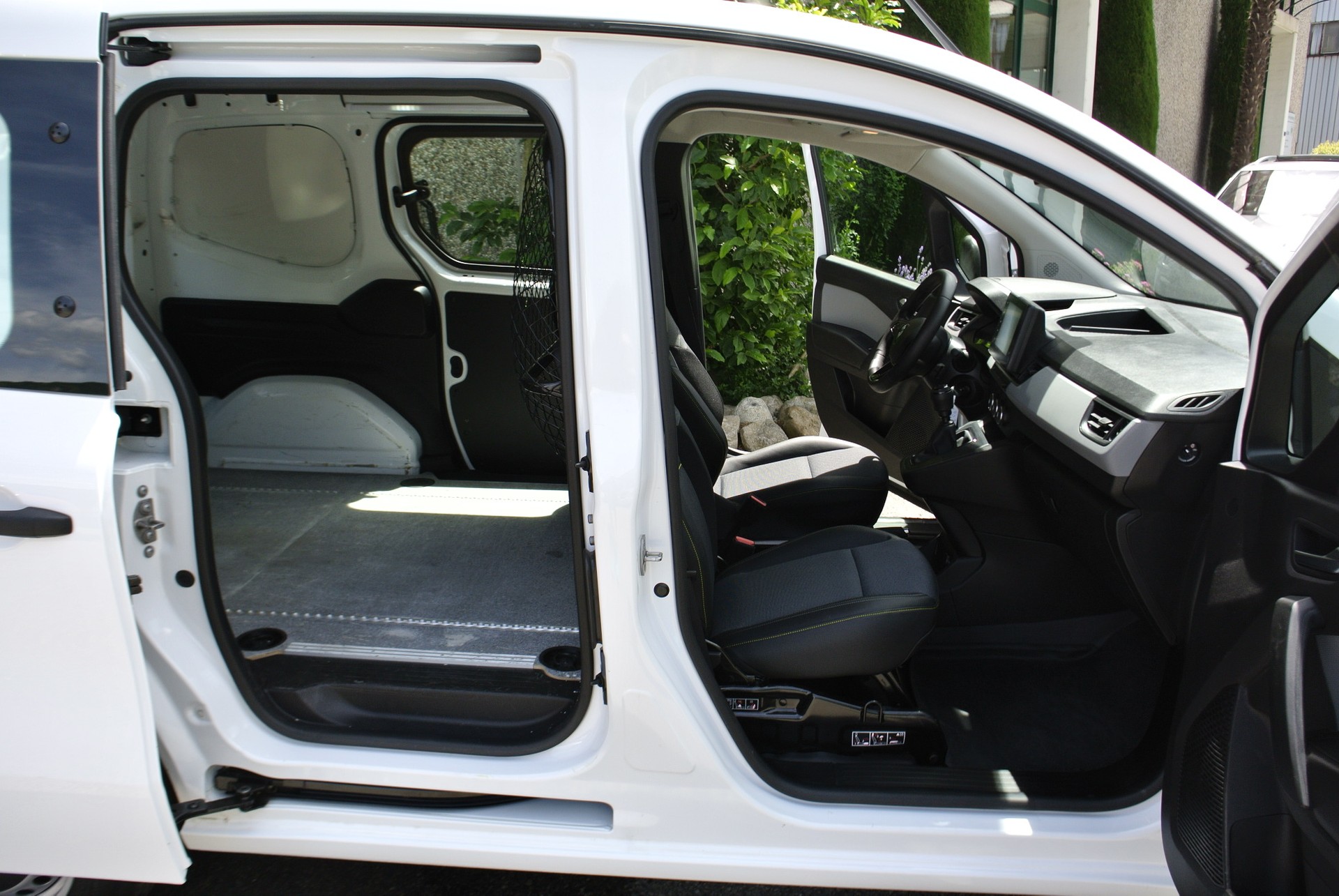 RENAULT Kangoo Van 1.5 dCi Standard 95 Extra-image-13