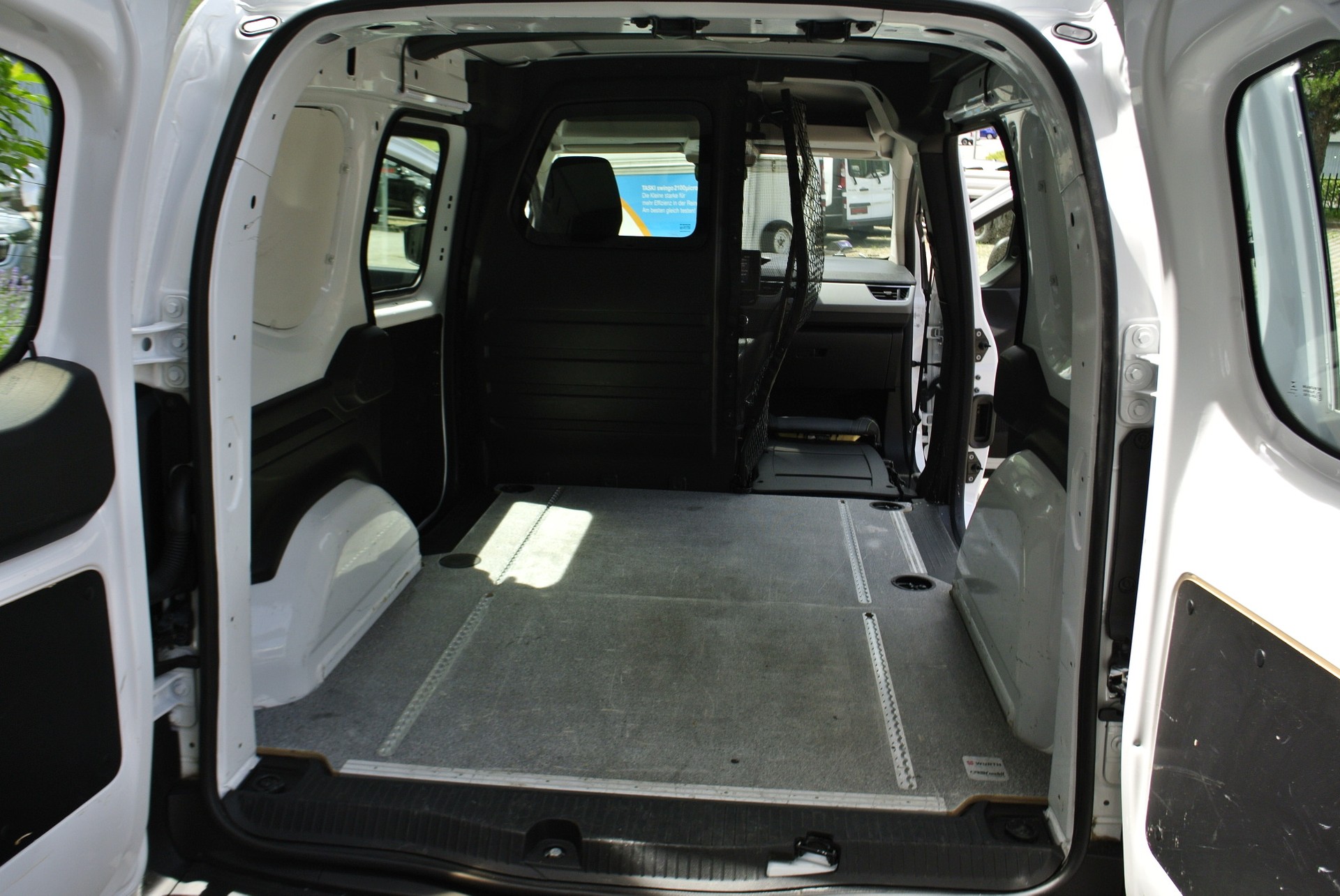 RENAULT Kangoo Van 1.5 dCi Standard 95 Extra-image-23