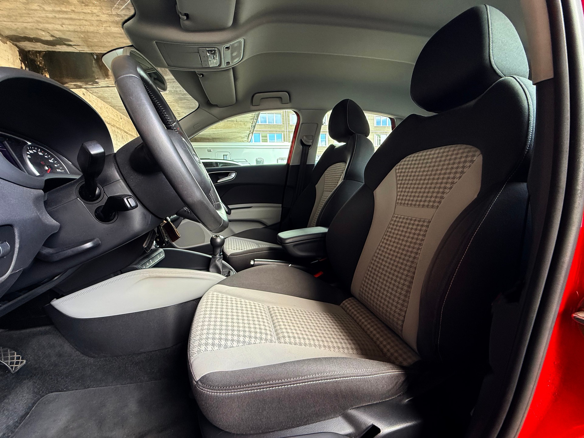 AUDI A1 Sportback 1.4 TFSI Ambition-image-4