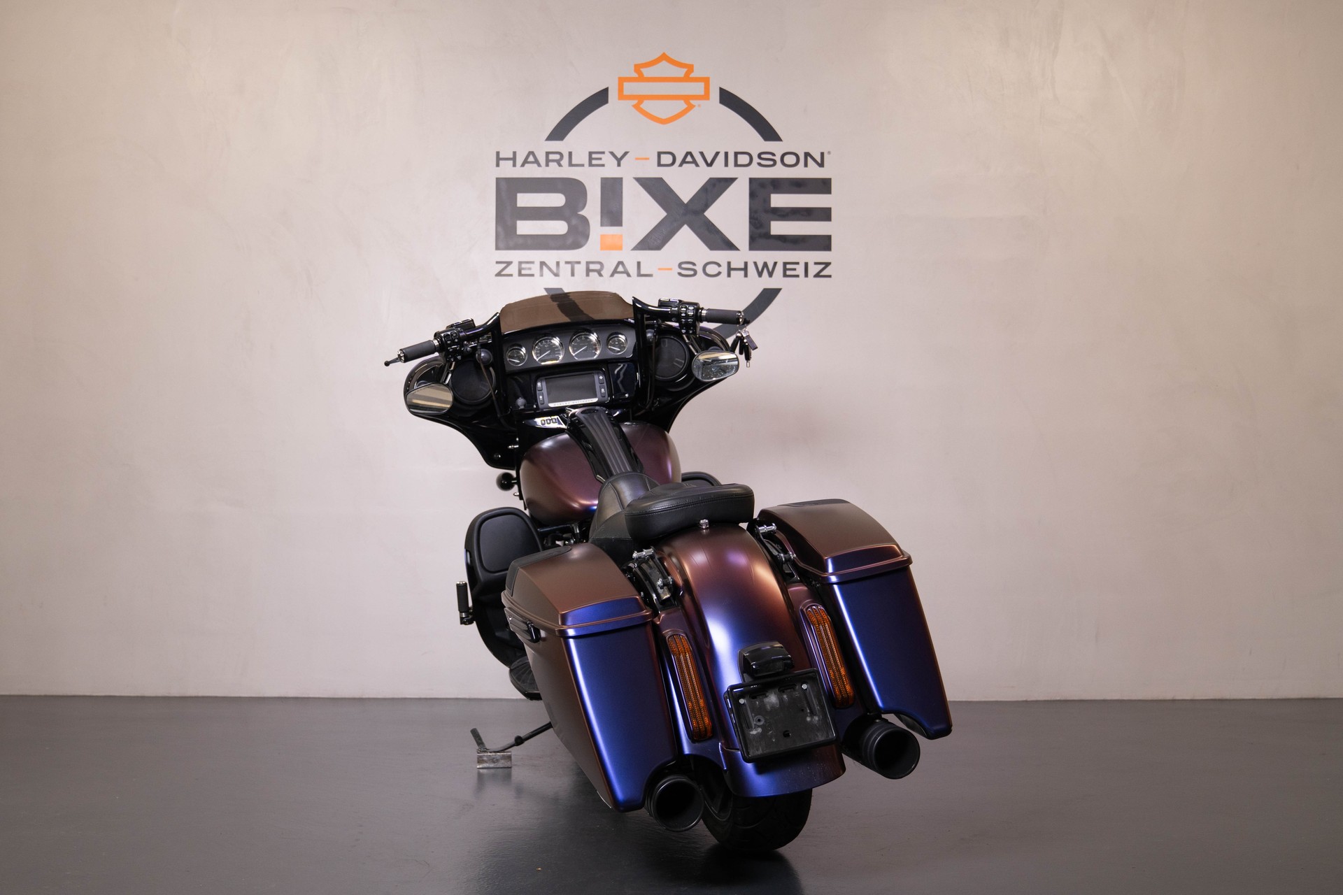 HARLEY-DAVIDSON FLHXSE Street Glide ABS CVO-showroom-element-3