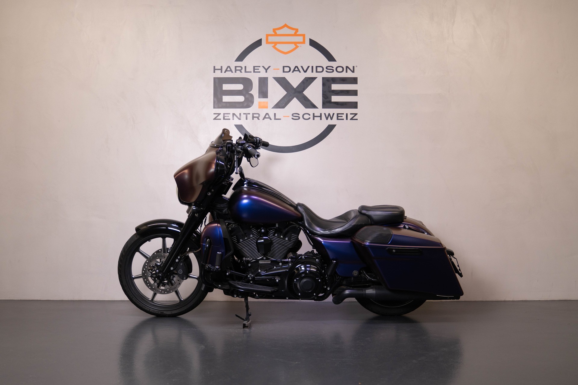 HARLEY-DAVIDSON FLHXSE Street Glide ABS CVO-showroom-element-1