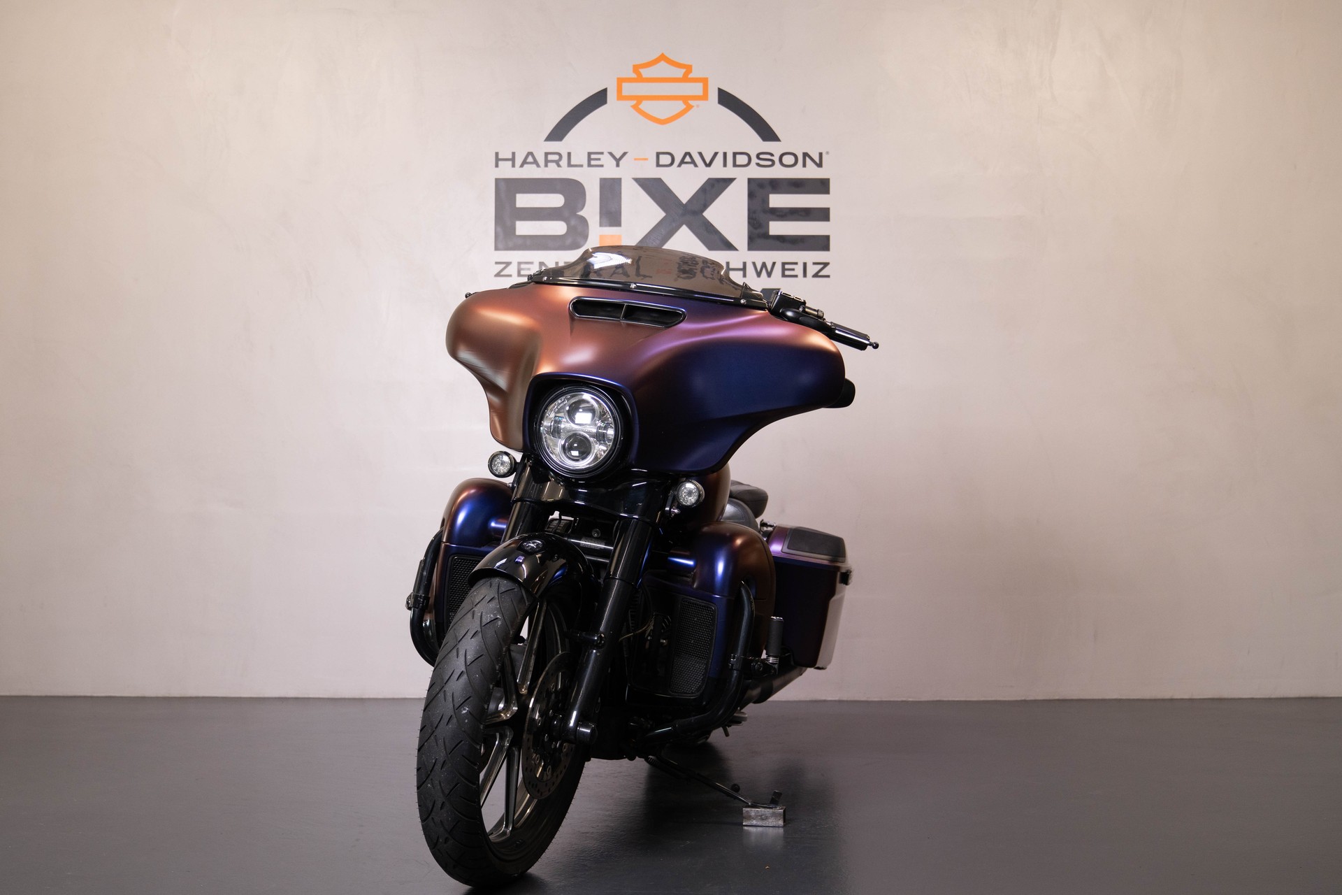 HARLEY-DAVIDSON FLHXSE Street Glide ABS CVO-showroom-element-2