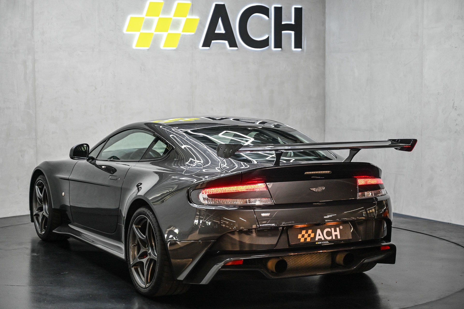 ASTON MARTIN V8 Vantage Coupé 4.7 GT8-image-6