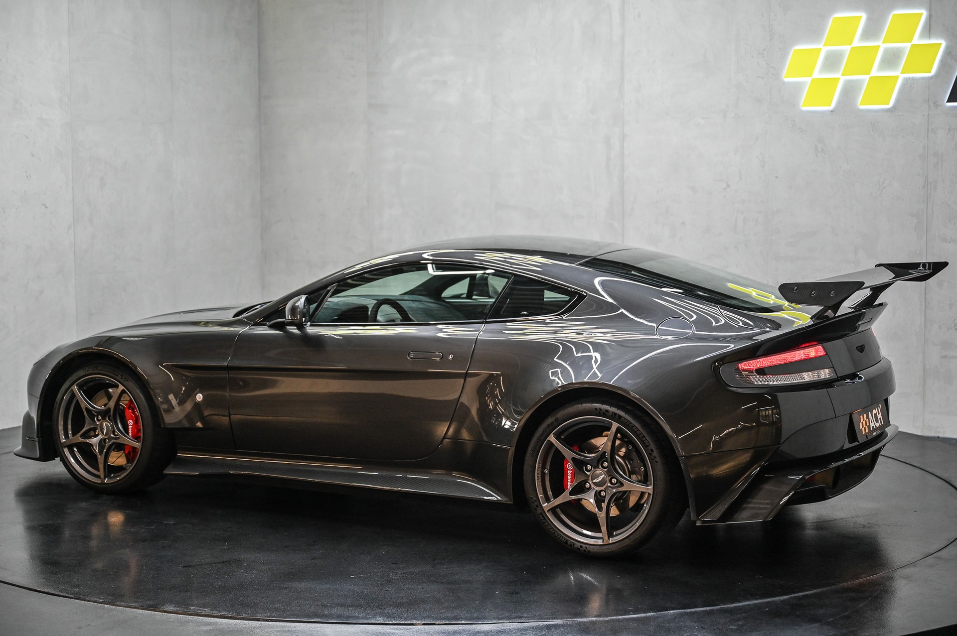ASTON MARTIN V8 Vantage Coupé 4.7 GT8-image-5