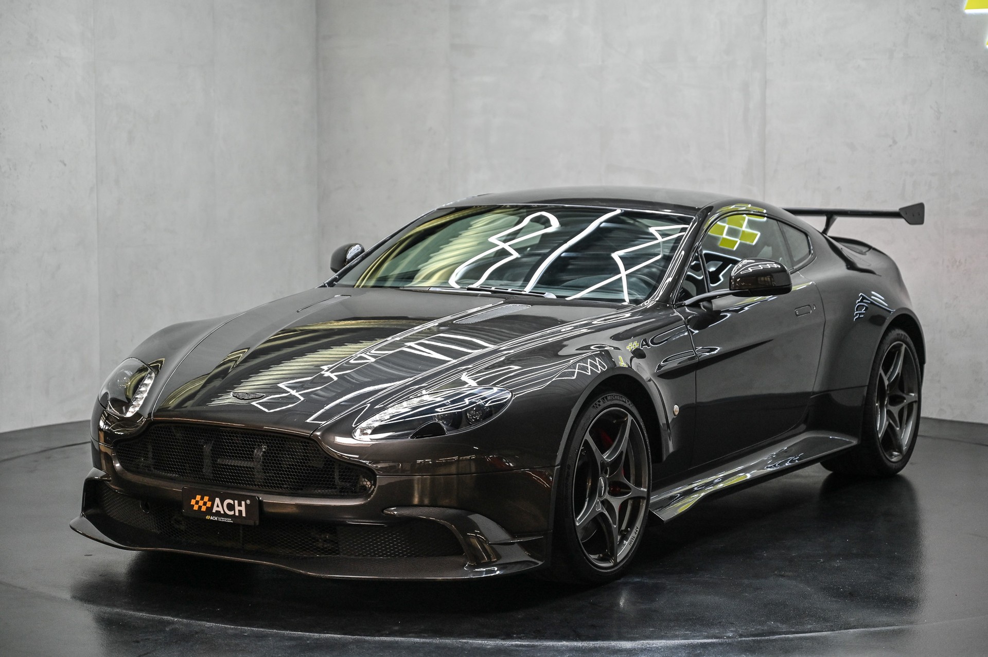 ASTON MARTIN V8 Vantage Coupé 4.7 GT8-image-2