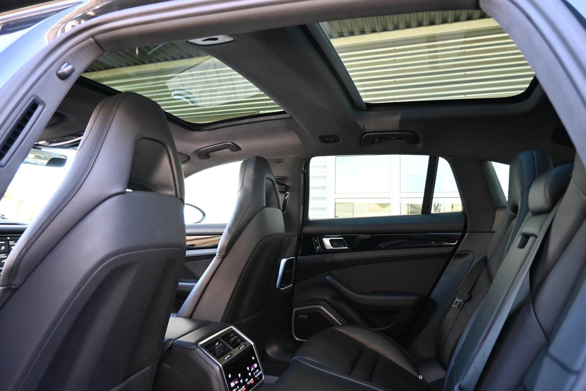 PORSCHE Panamera 4 2.9 V6 Sport Turismo PDK 4x4 330PS (CH Auto)-image-16