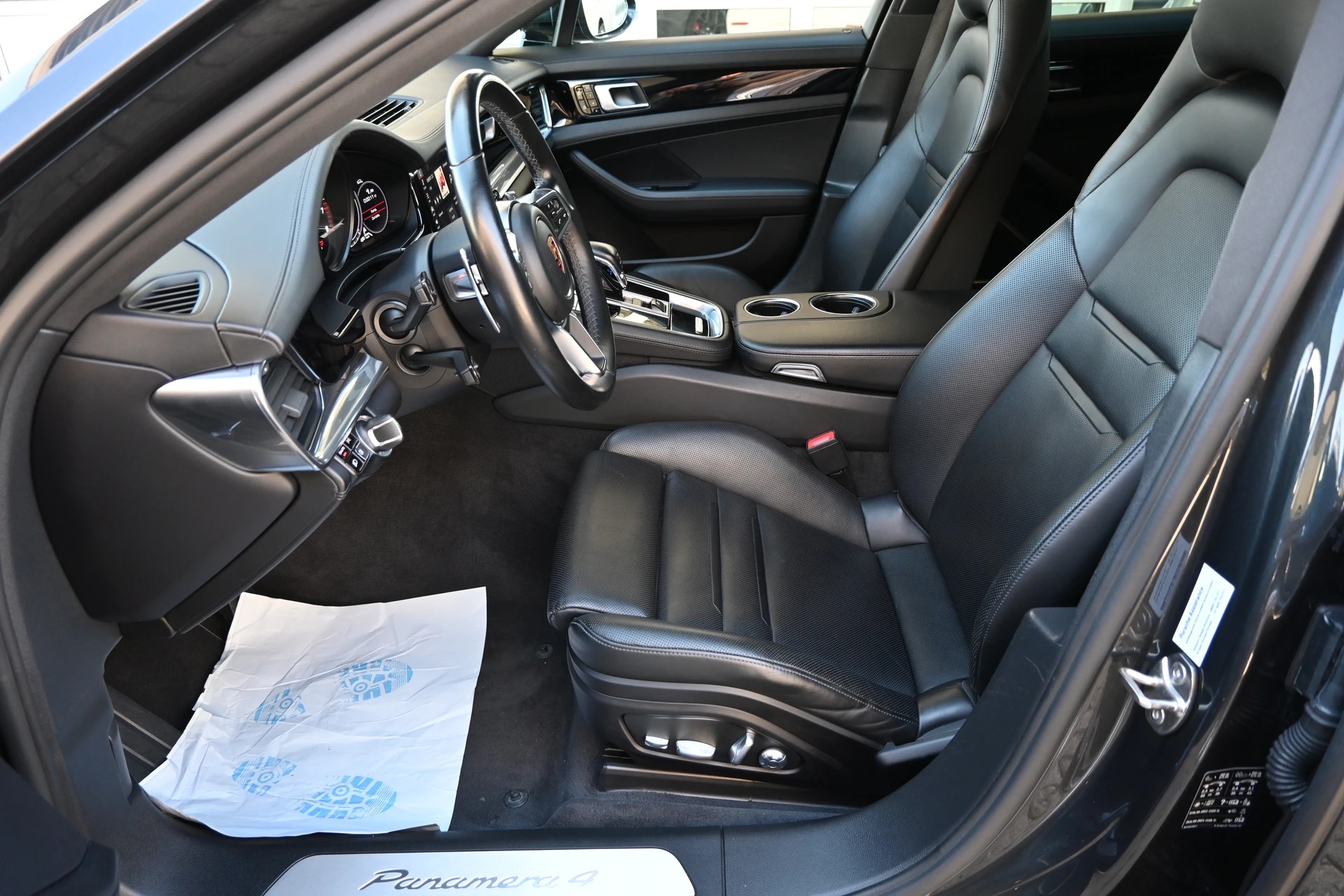 PORSCHE Panamera 4 2.9 V6 Sport Turismo PDK 4x4 330PS (CH Auto)-image-11