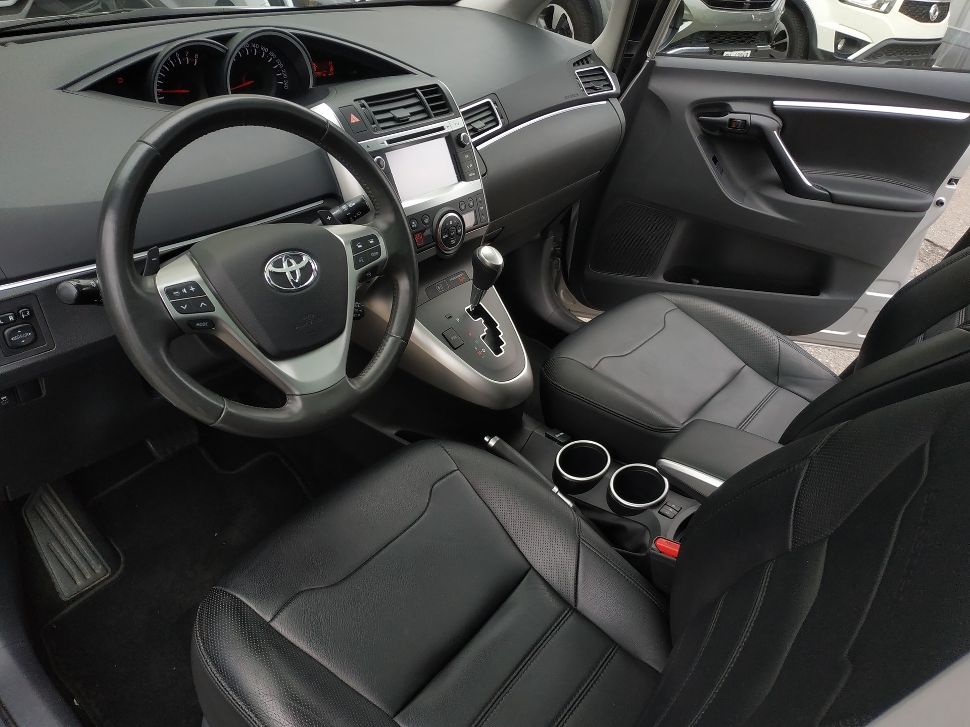 TOYOTA Verso 1.8 Swiss Trend Multidrive S Automat-image-9