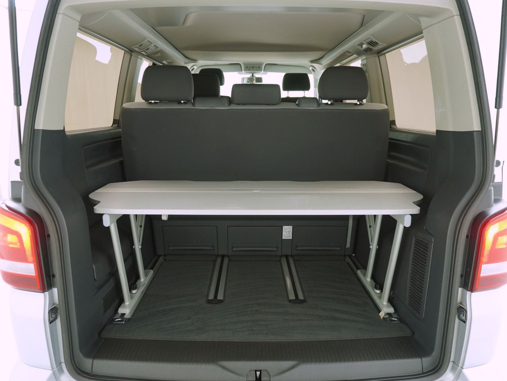 VW T5 California 3000 2.0 TDI DSG Beach-image-12