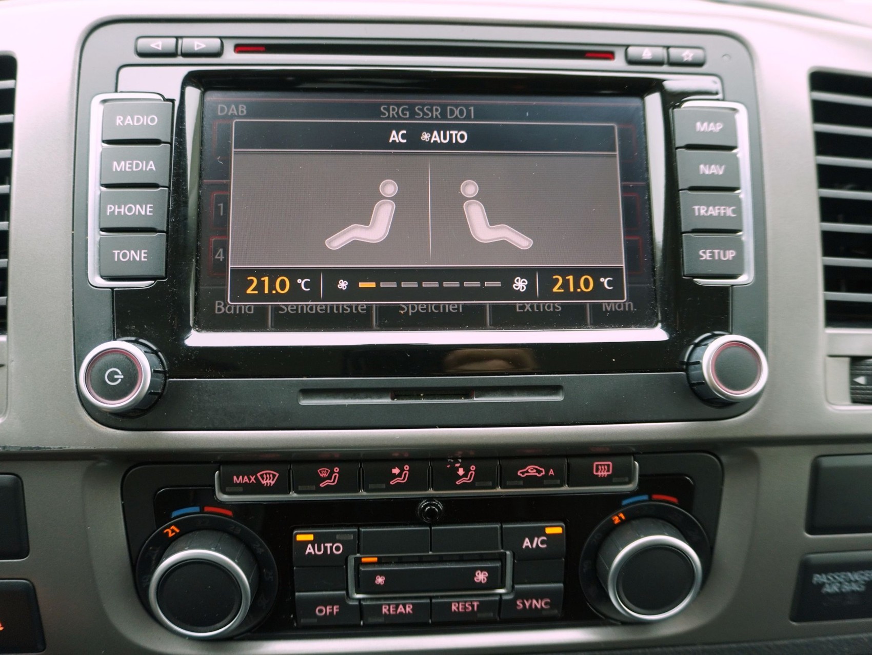 VW T5 California 3000 2.0 TDI DSG Beach-image-16