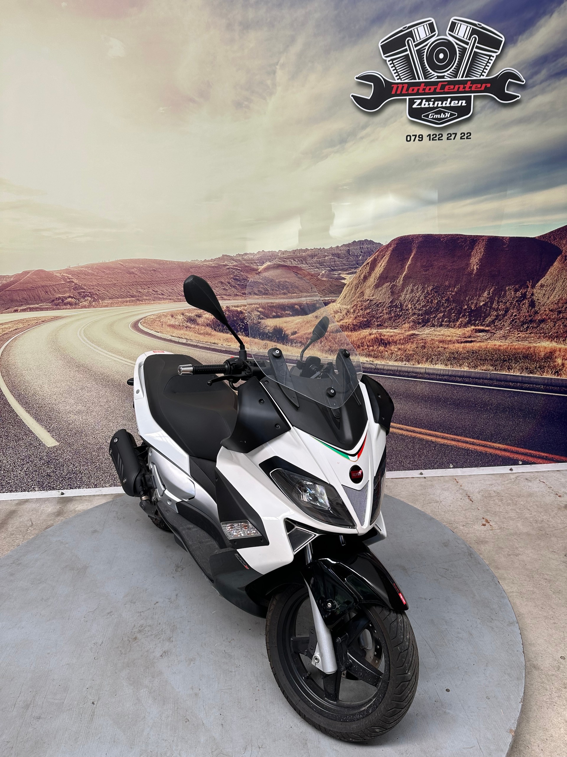 APRILIA SR Max 300 i.e-showroom-element-1
