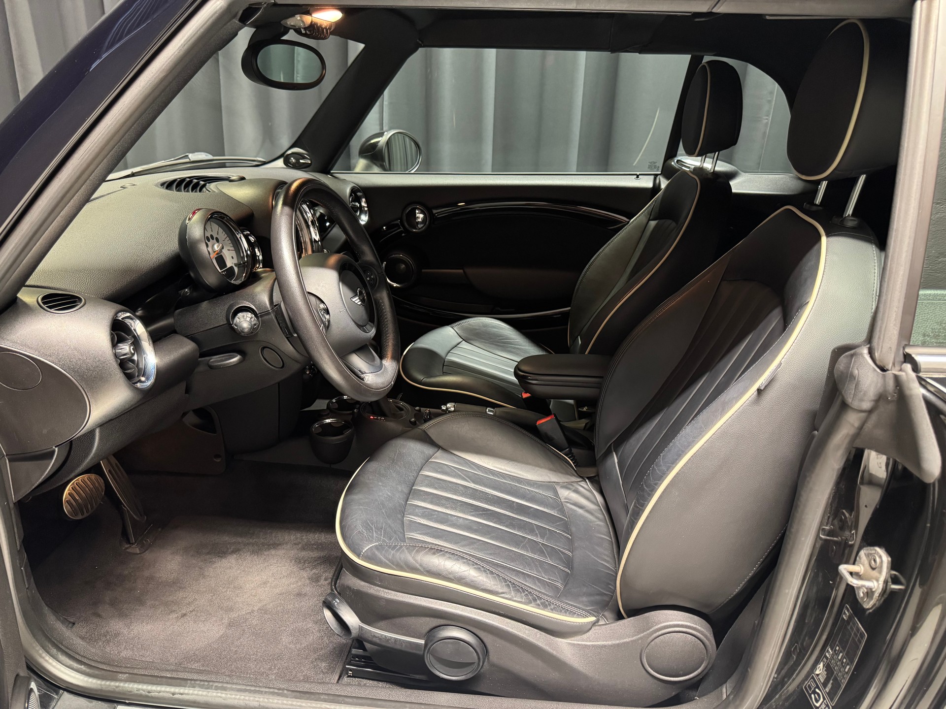MINI Cooper S Cabriolet Steptronic (7)-image-6