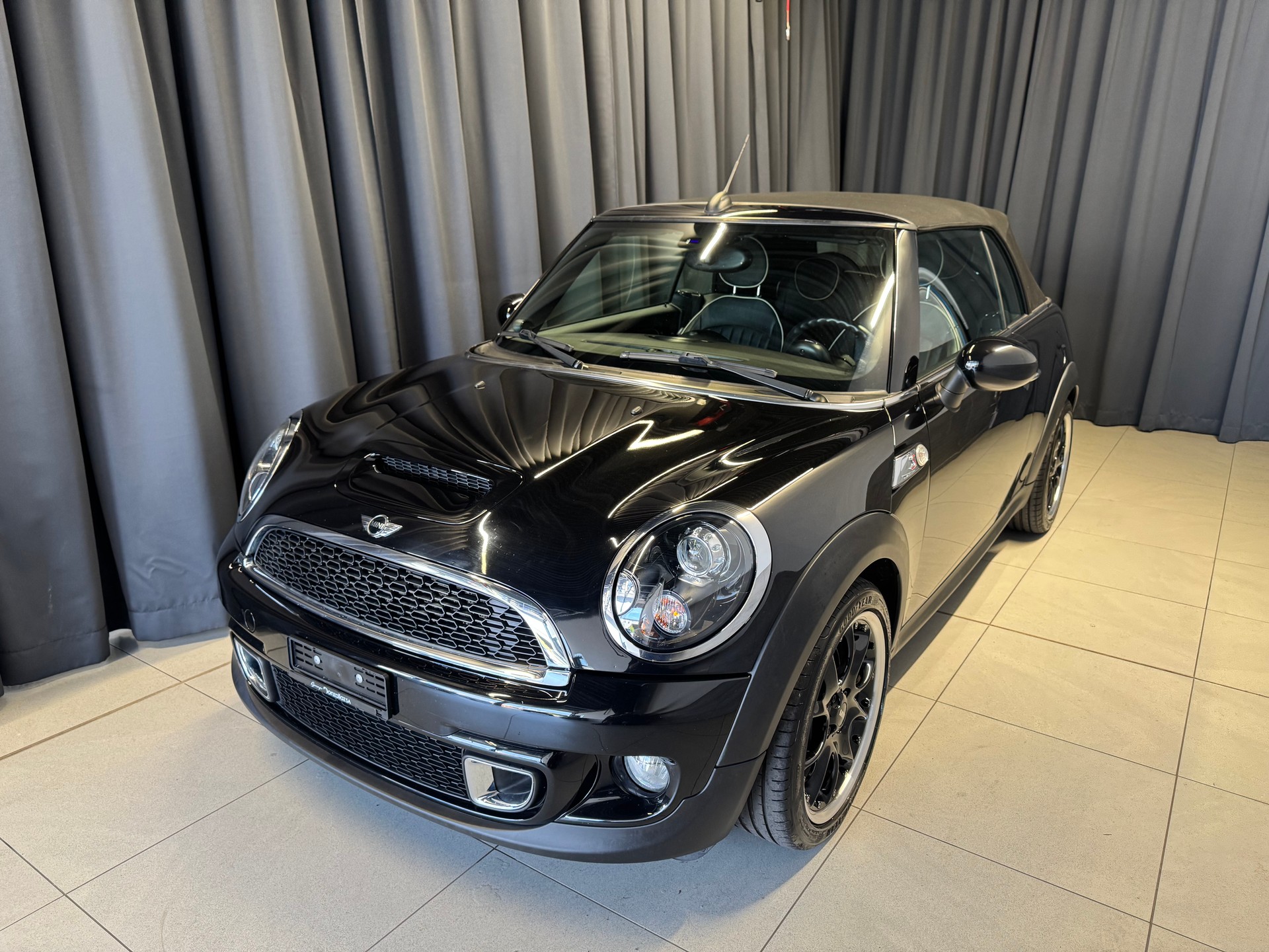 MINI Cooper S Cabriolet Steptronic (7)-image-2