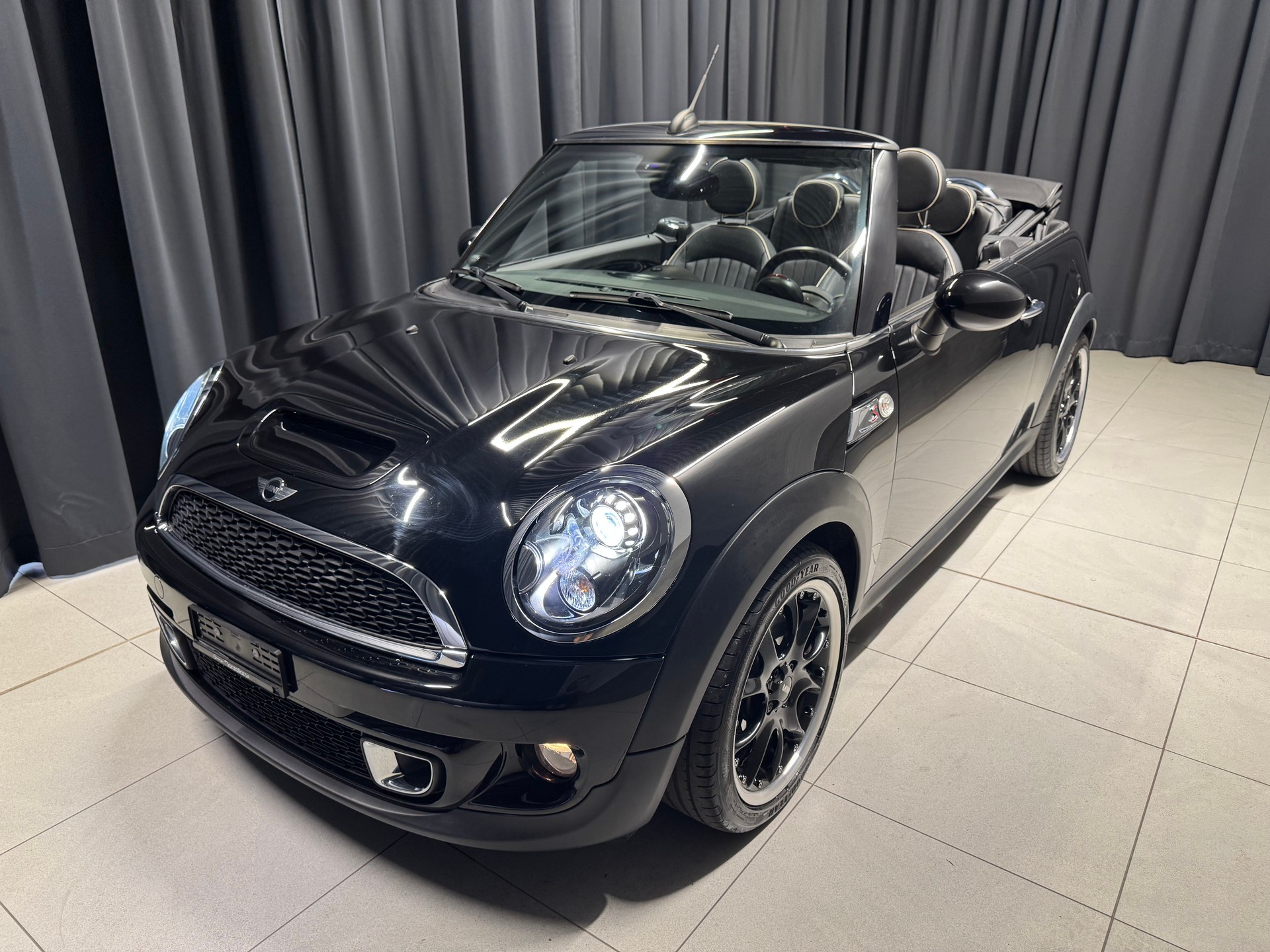 MINI Cooper S Cabriolet Steptronic (7)-image-14
