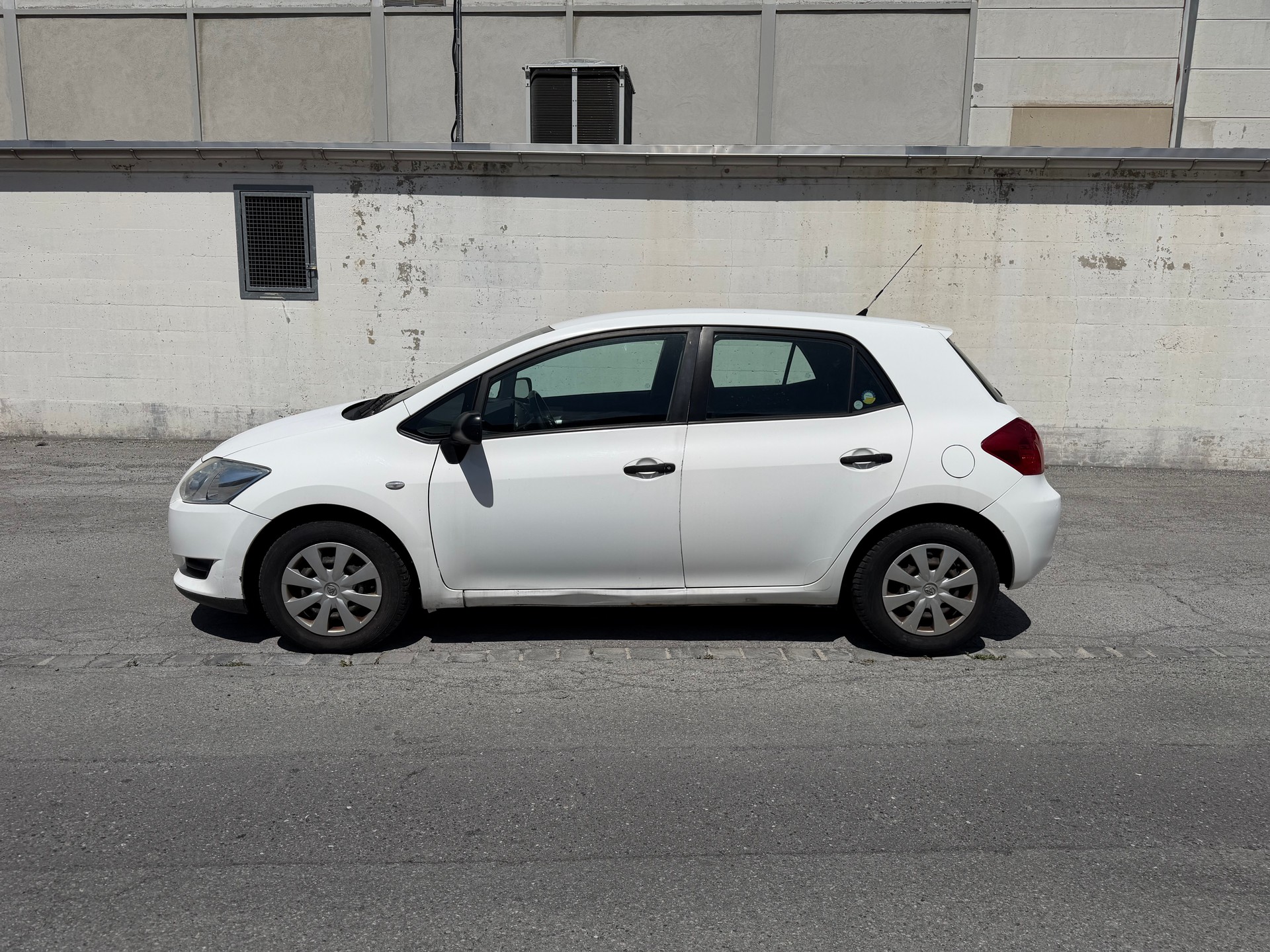 TOYOTA Auris 1.4 Linea Luna-image-1