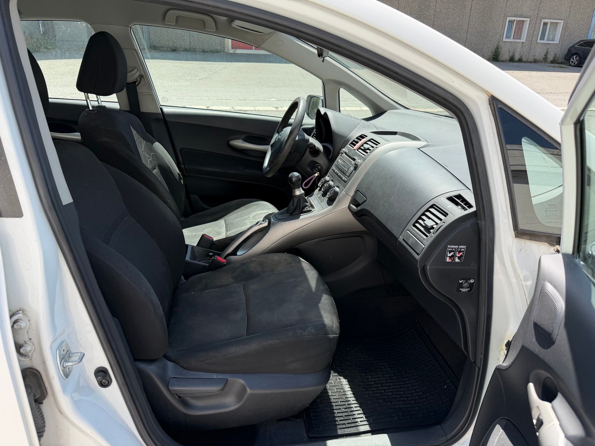 TOYOTA Auris 1.4 Linea Luna-image-3