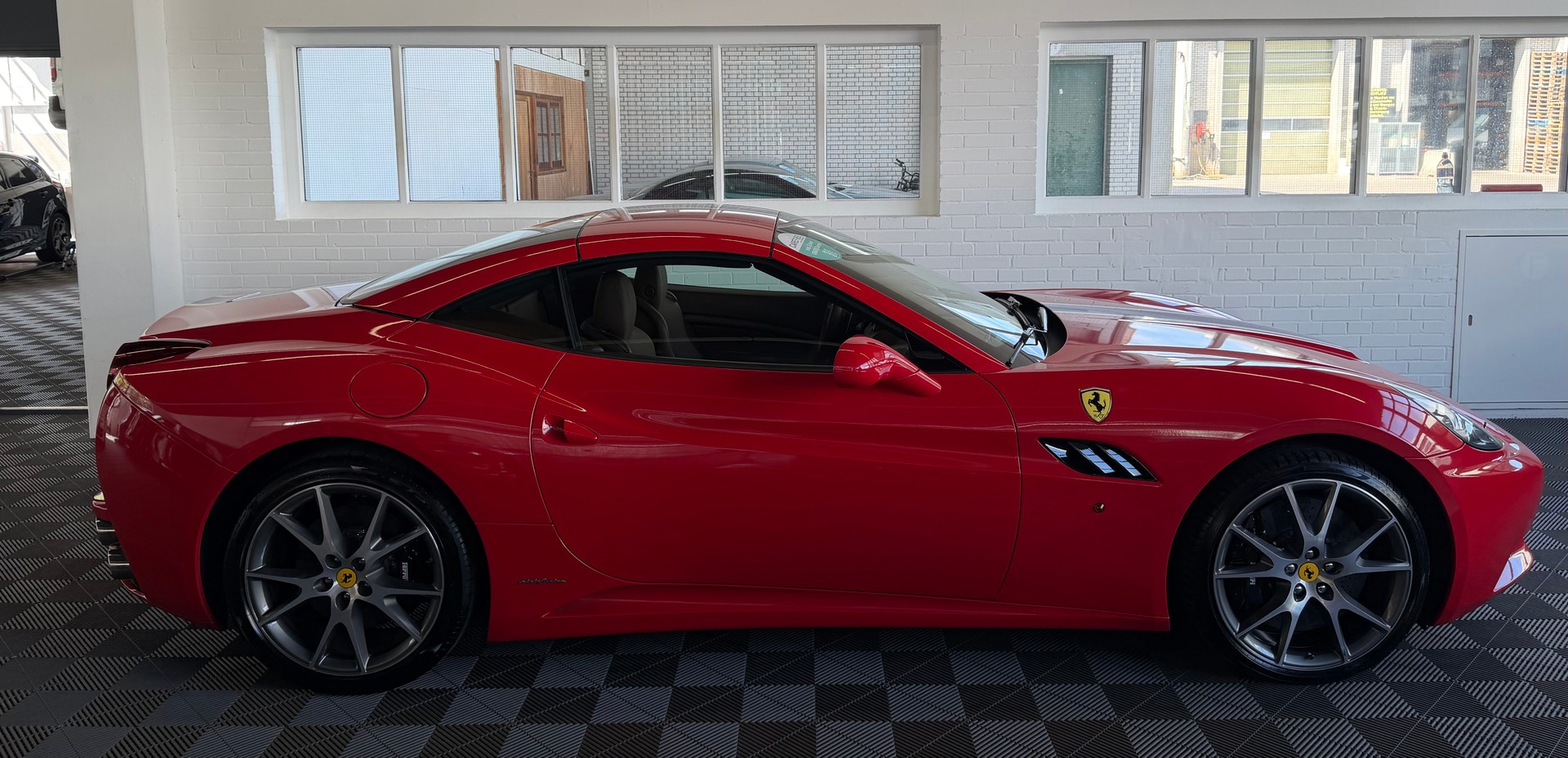 FERRARI California 4.3 V8 460 PS-image-1