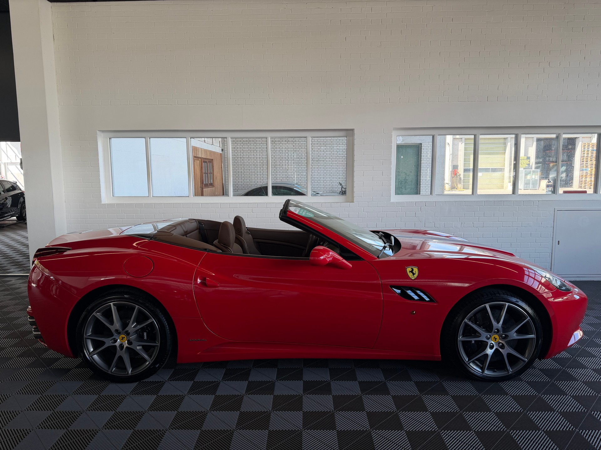 FERRARI California 4.3 V8 460 PS-image-8