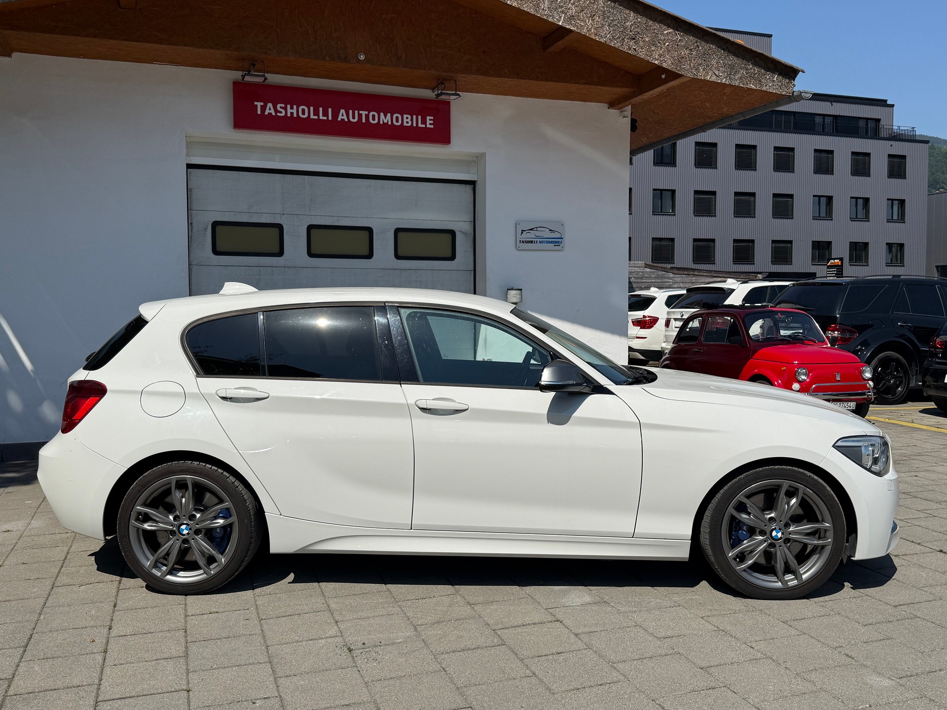 BMW M135i xDrive Steptronic-image-7