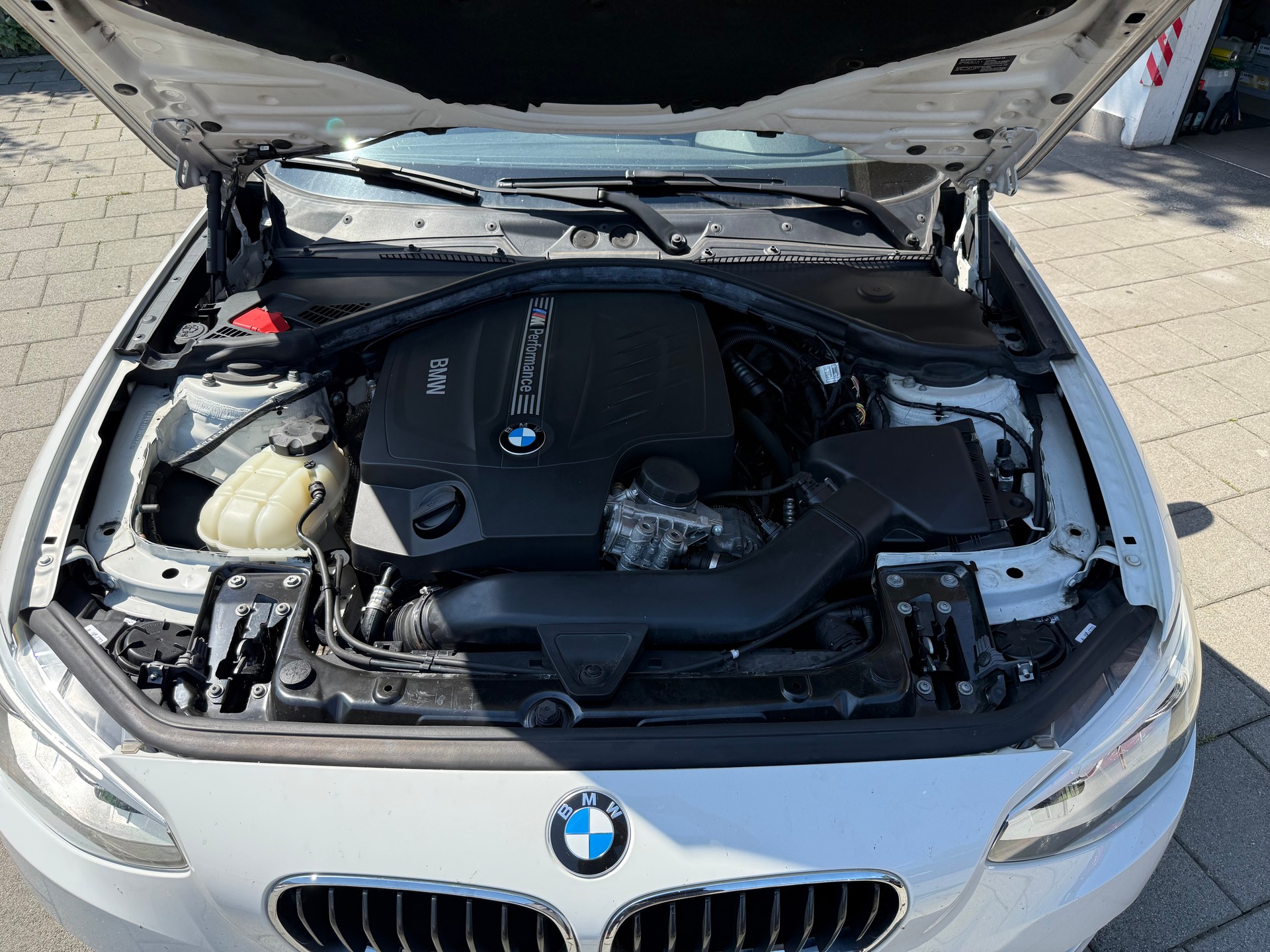 BMW M135i xDrive Steptronic-image-14
