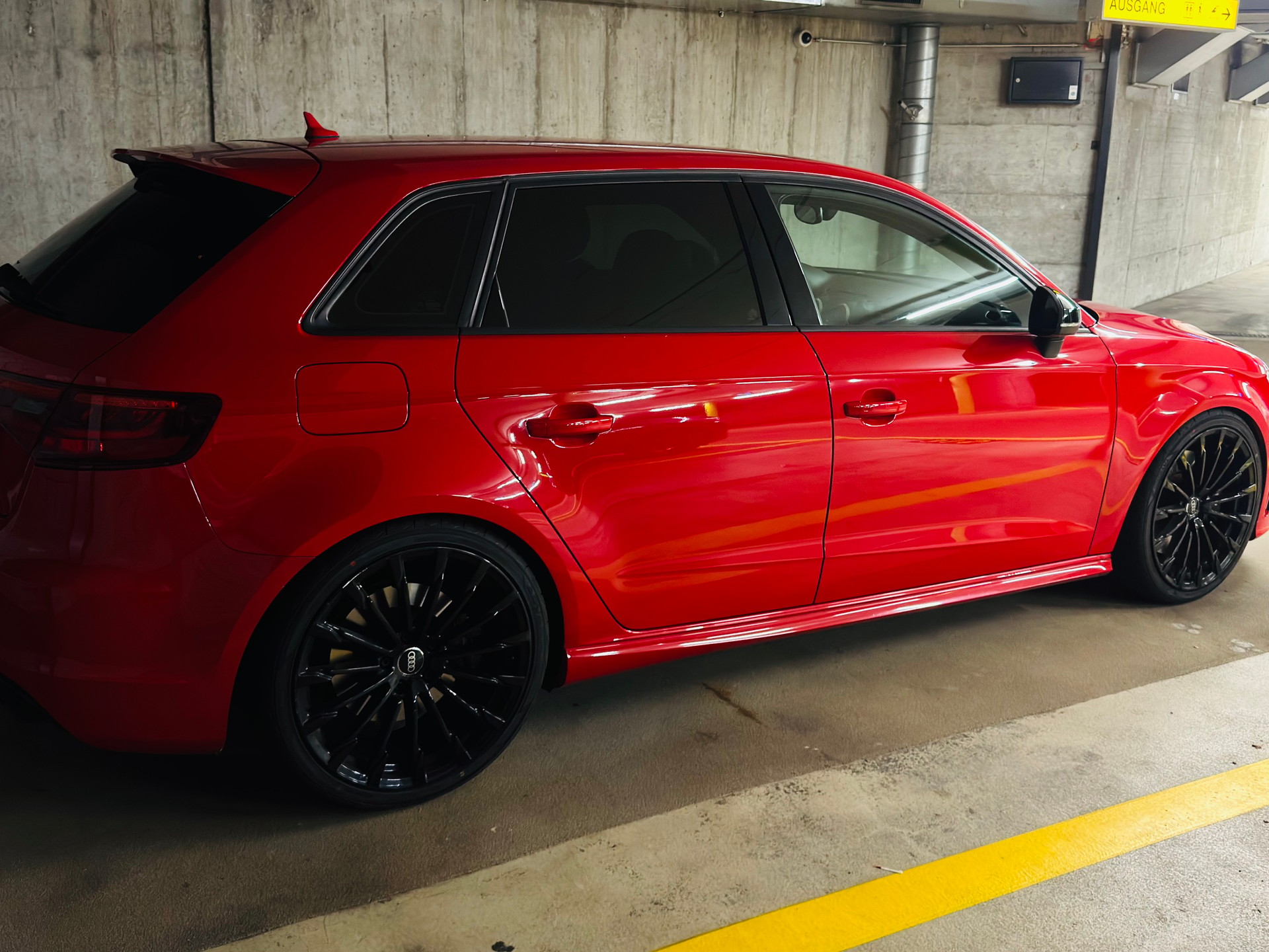 AUDI S3 Sportback 2.0 TFSI quattro S-tronic-image-3