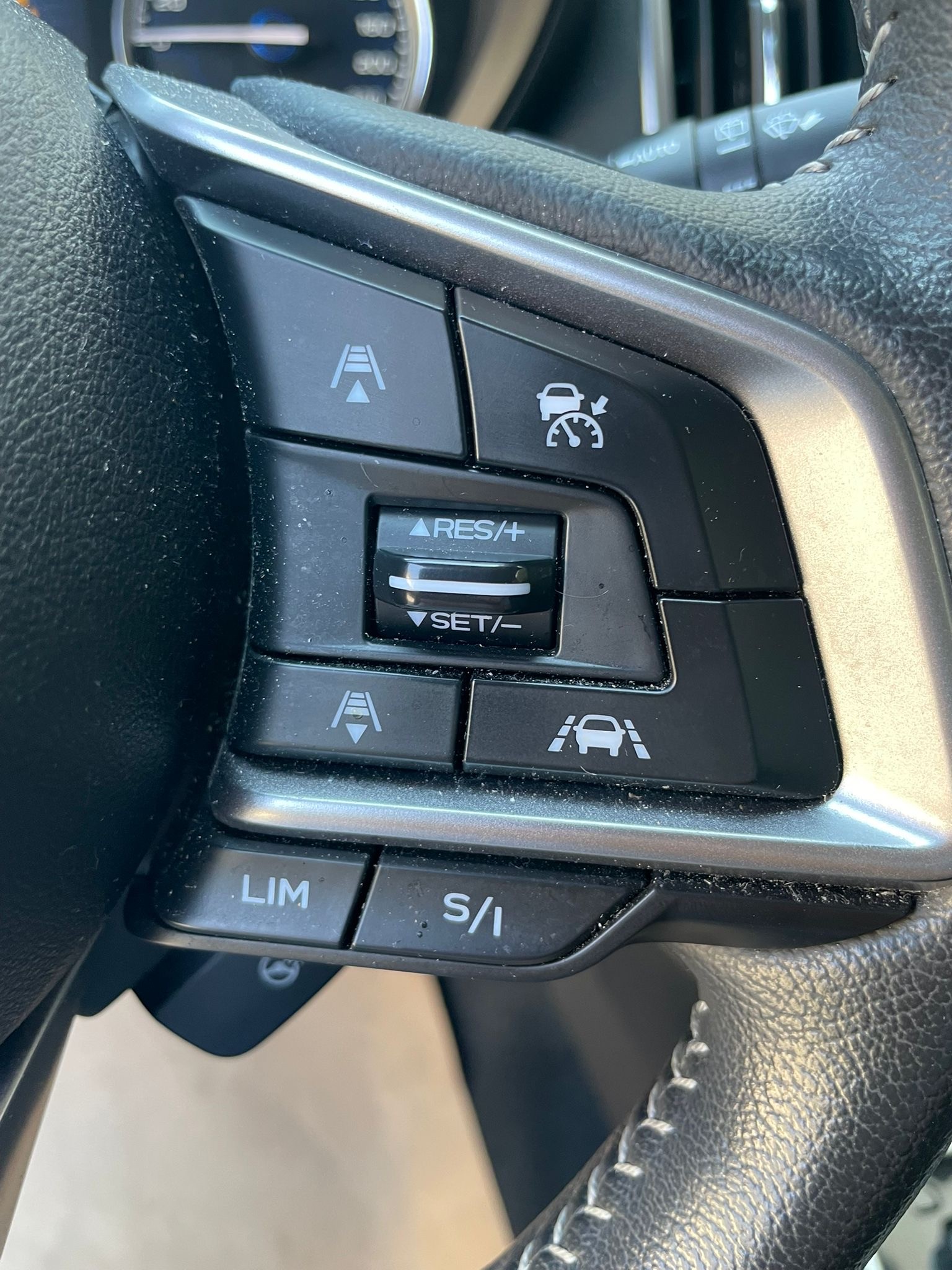 SUBARU Forester 2.0i e-Boxer Luxury AWD CH 1. Hand AHK Top Ausstattung-image-9