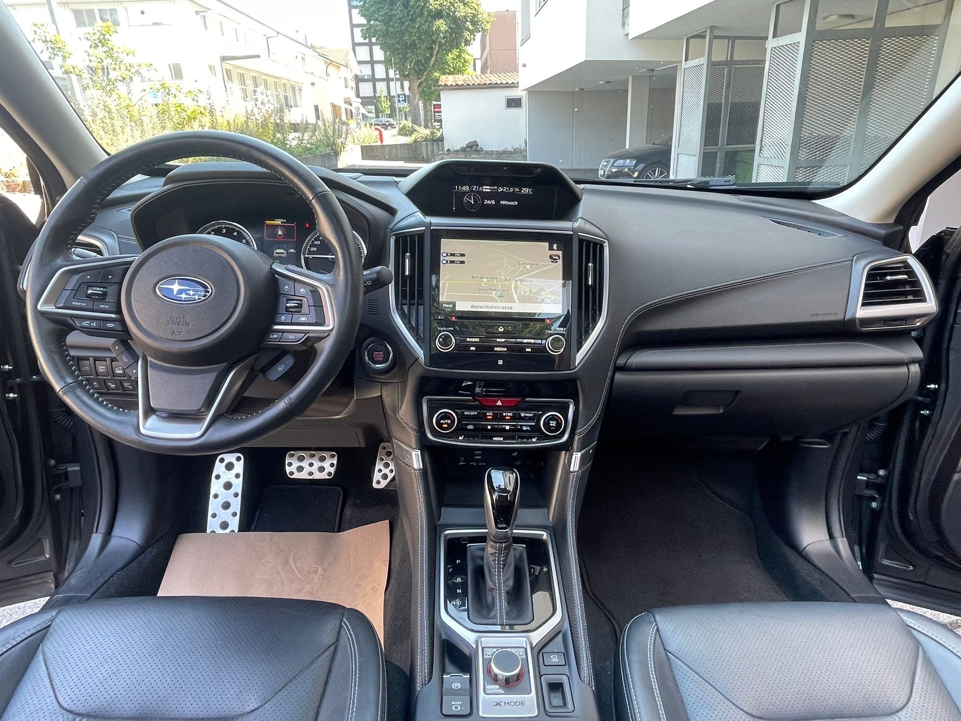 SUBARU Forester 2.0i e-Boxer Luxury AWD CH 1. Hand AHK Top Ausstattung-image-12