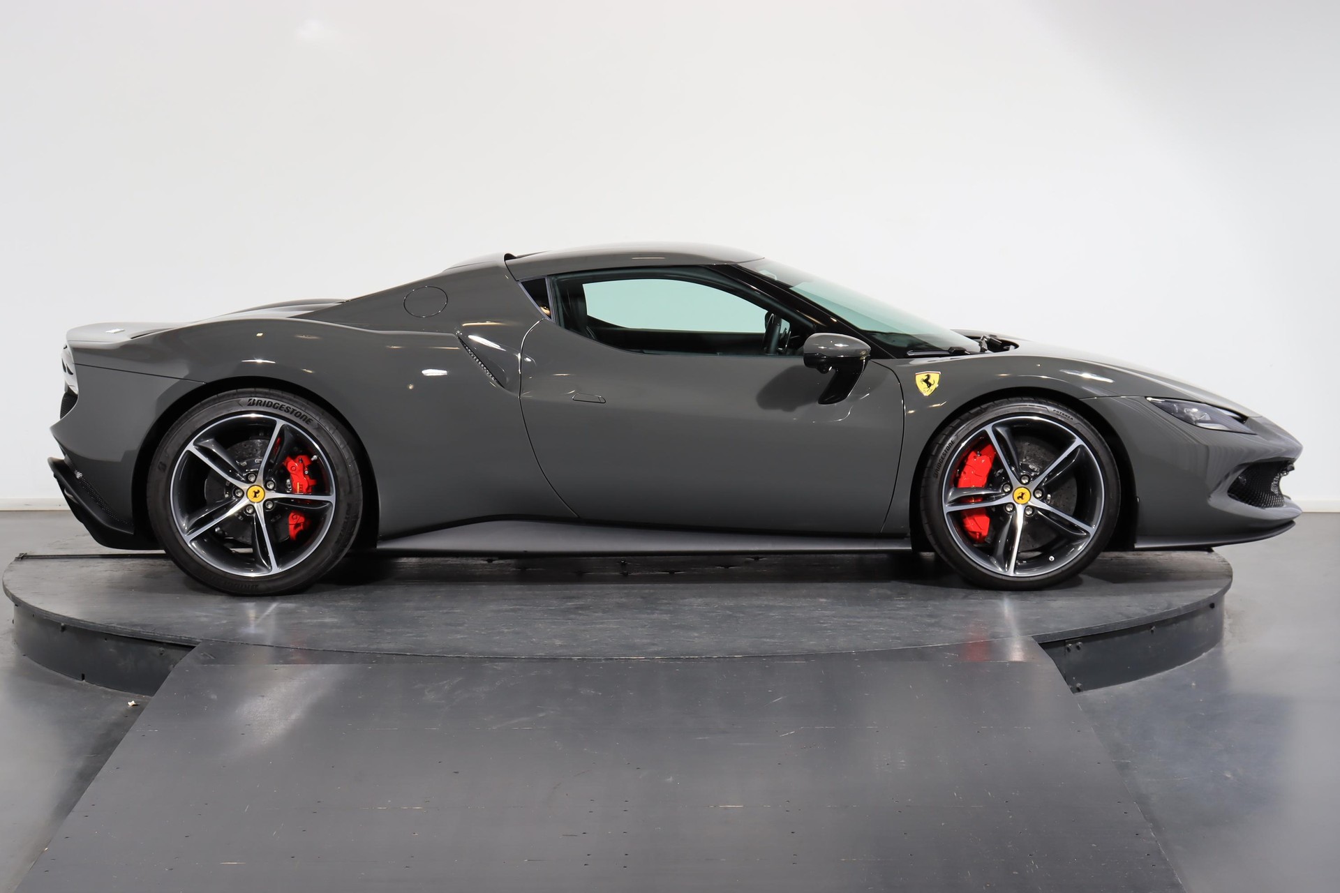 FERRARI 296 GTB 3.0 Turbo-showroom-element-1